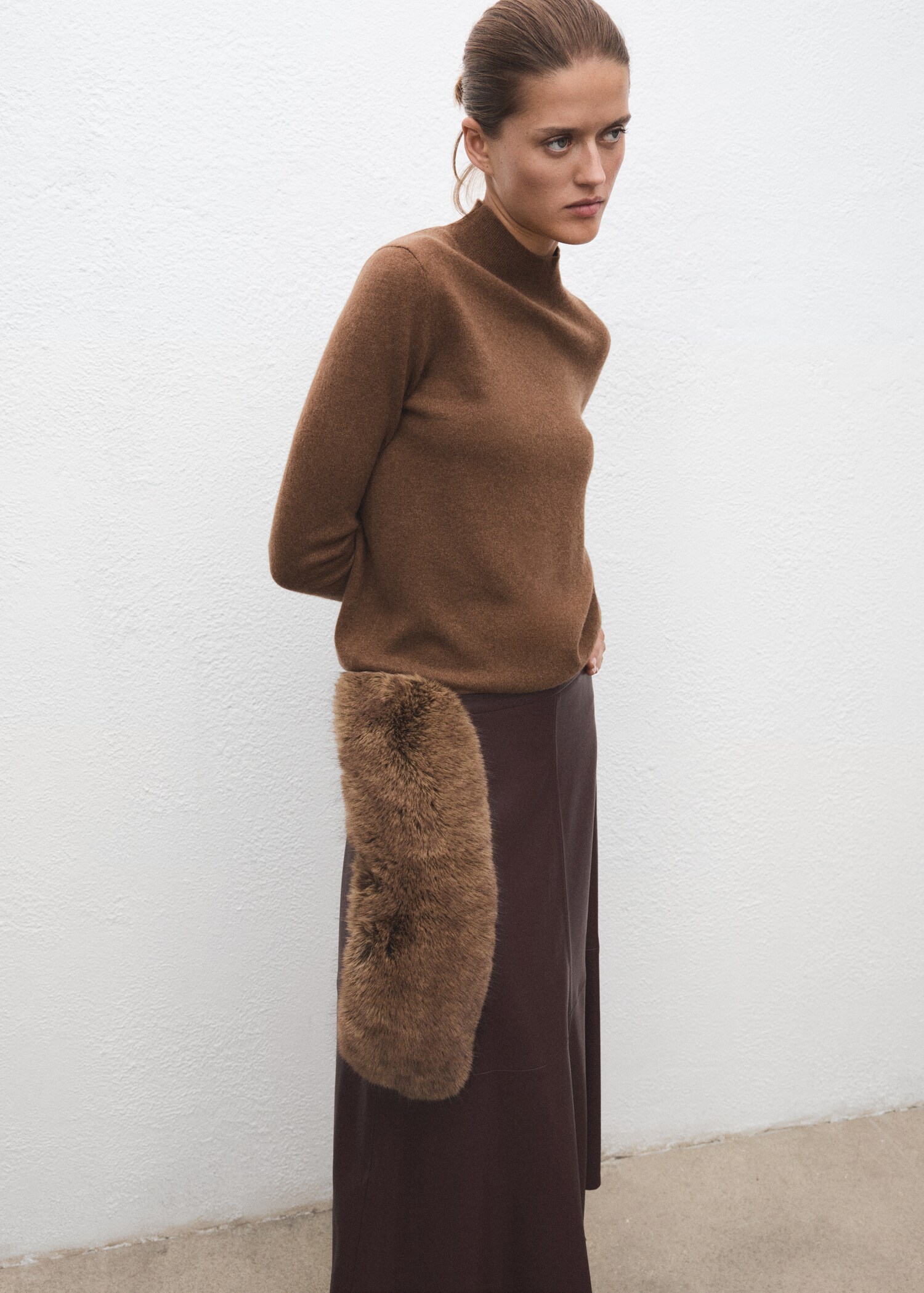Pull-over 100 % cachemire col montant - Plan moyen