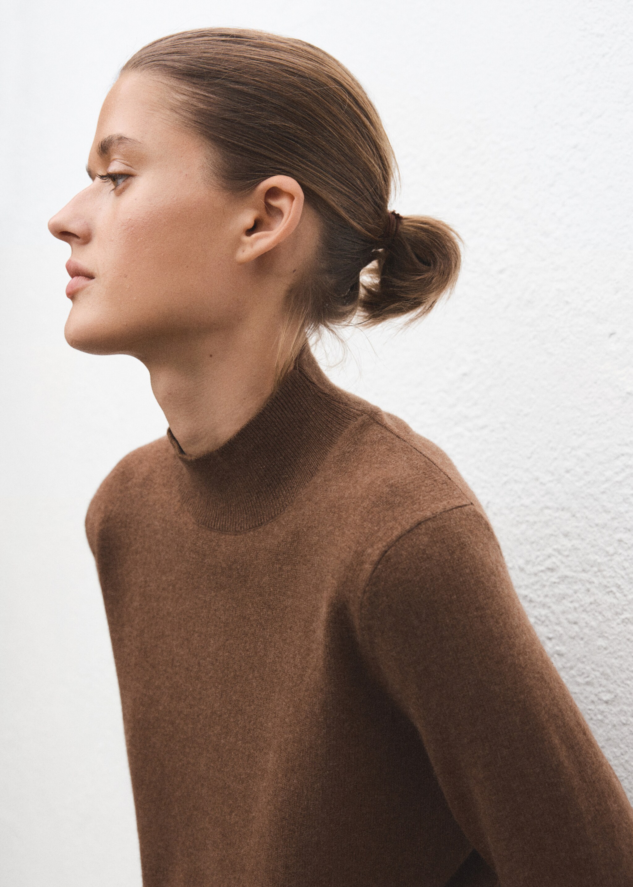 100% cashmere sweater with perkins neck - Details of the article 1, Tobacco Brown. Ref: 17039606-00.