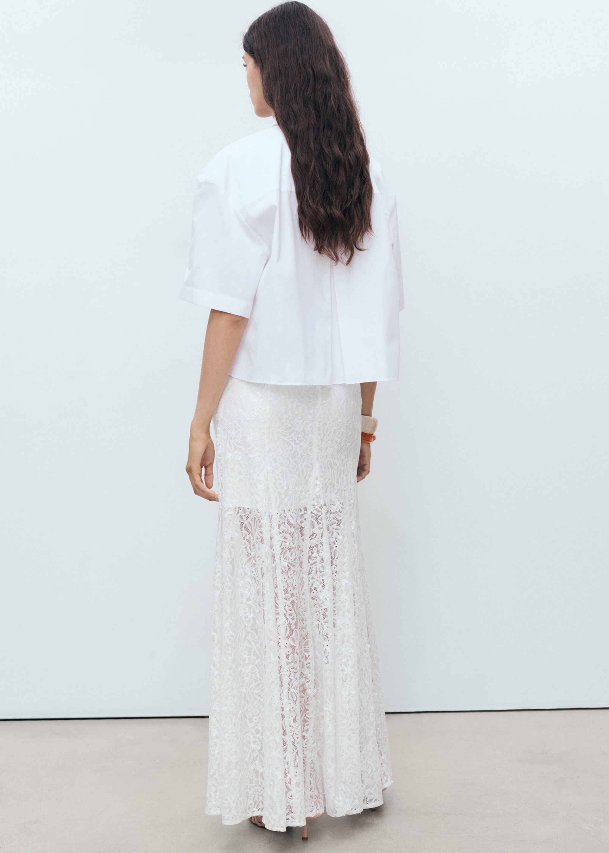 Long lace skirt - Reverse of the article