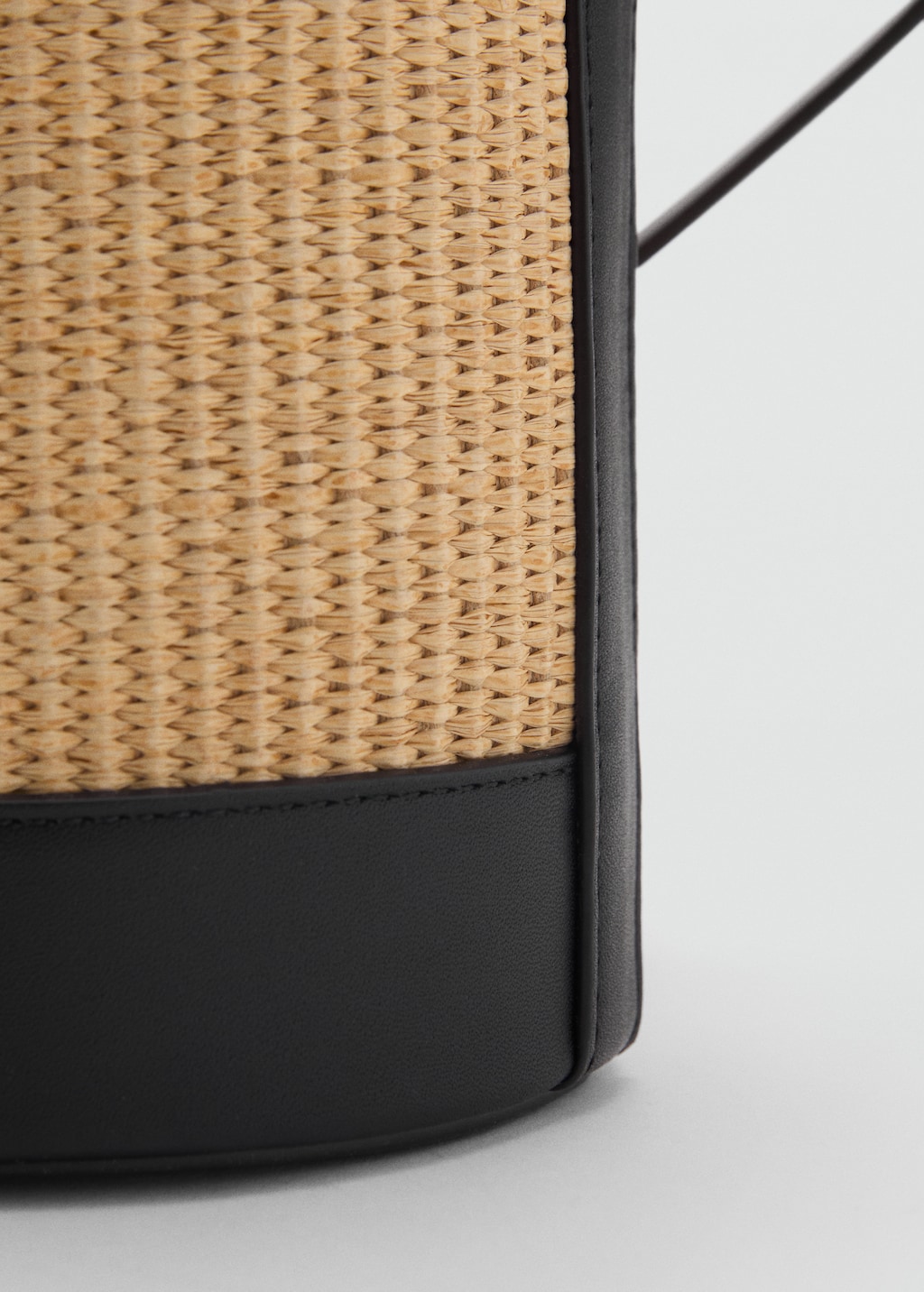 Medium raffia-effect bucket bag