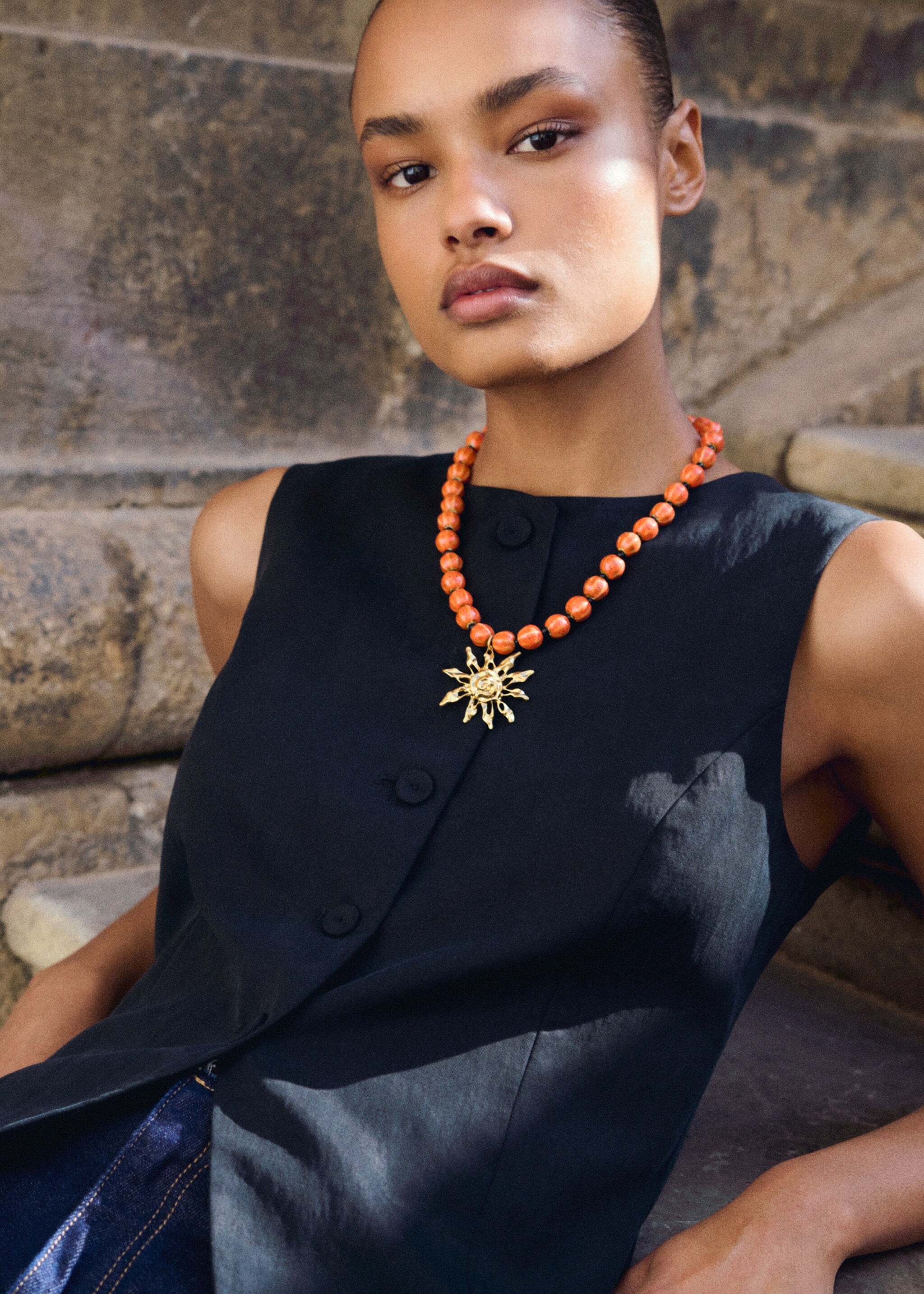 Ceramic ball necklace with sun pendant - Details of the article 9