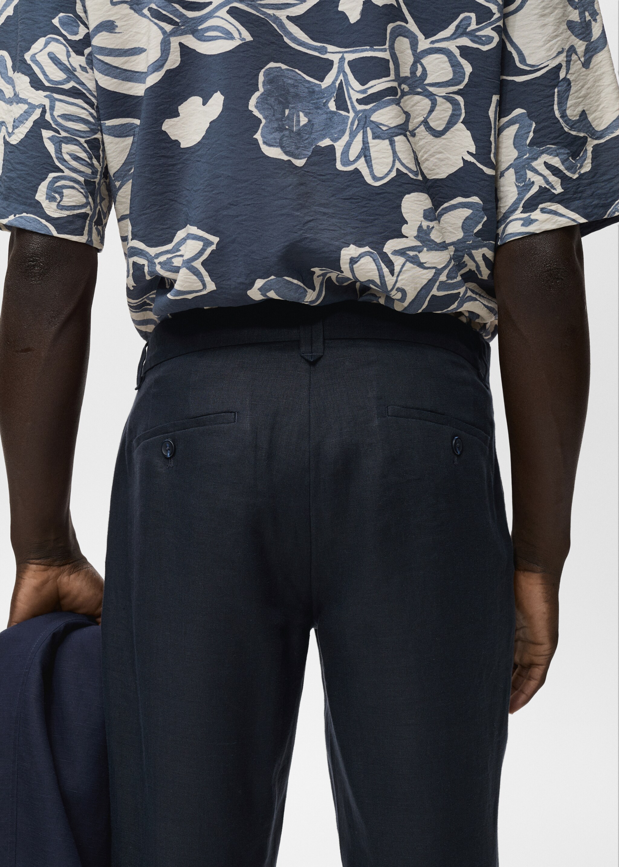 Slim-fit 100% linen trousers - Details of the article 2