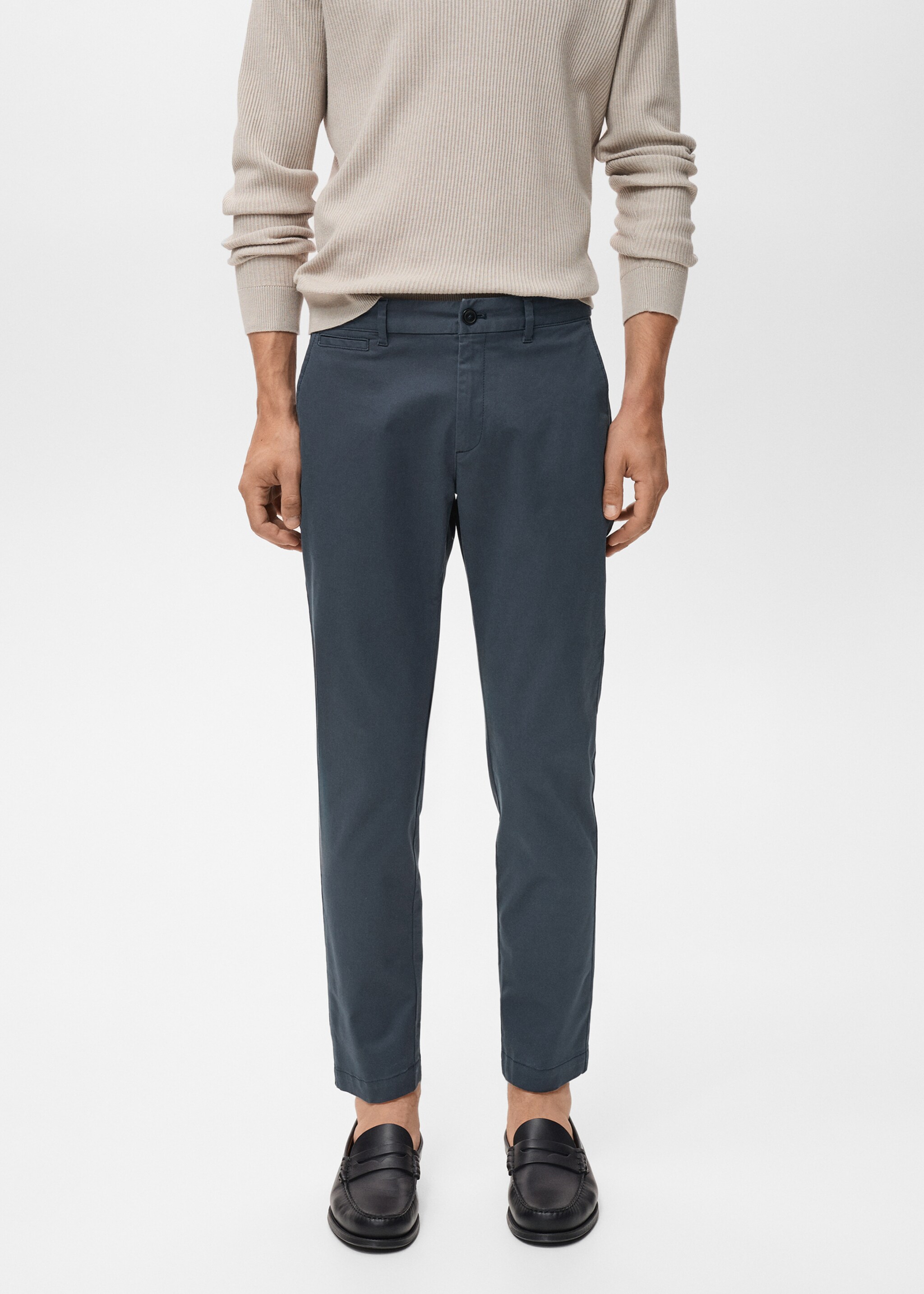 Pantalón Prato chino cropped tappered - Plano medio