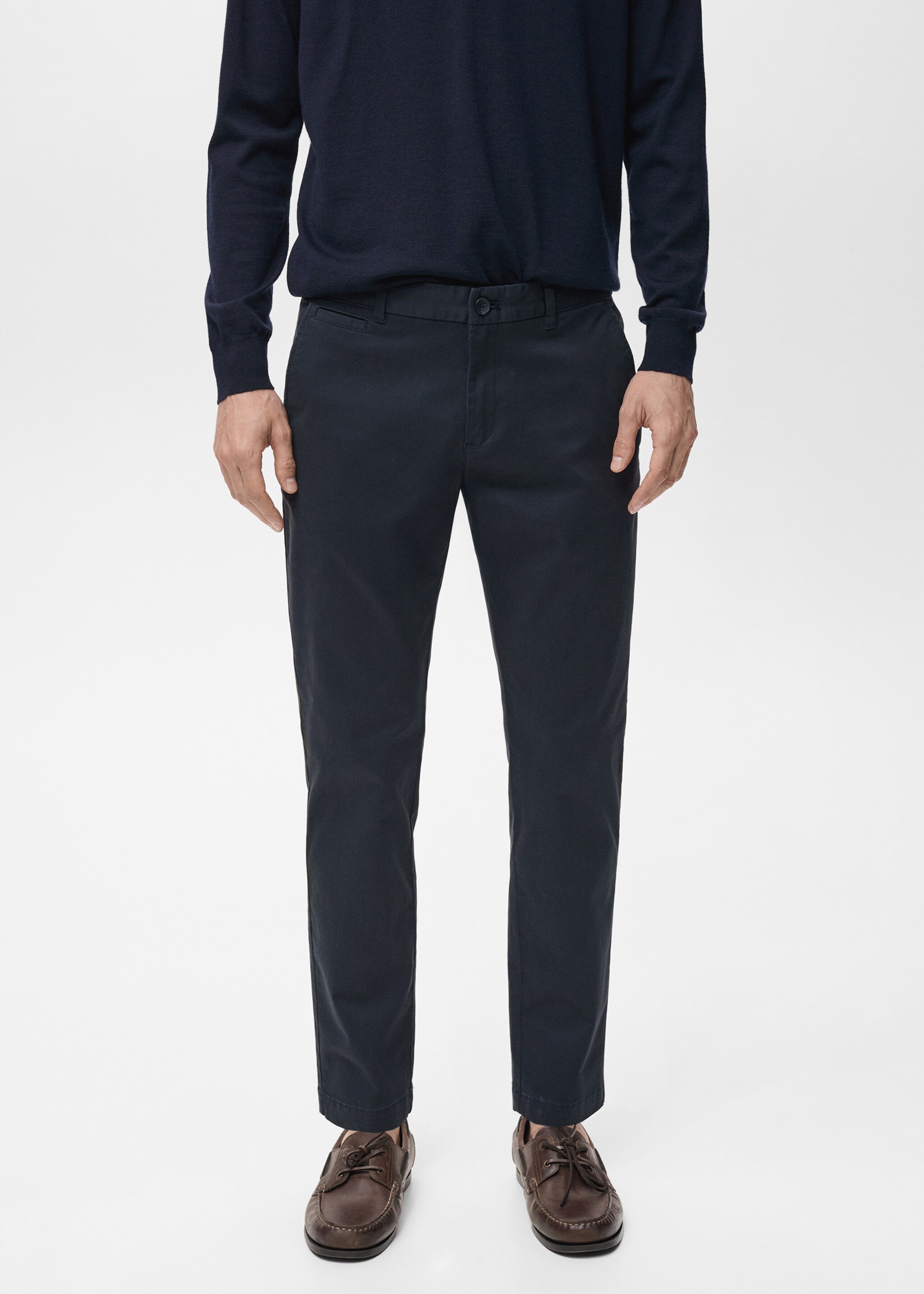 Pantalón Prato chino cropped tappered - Plano medio
