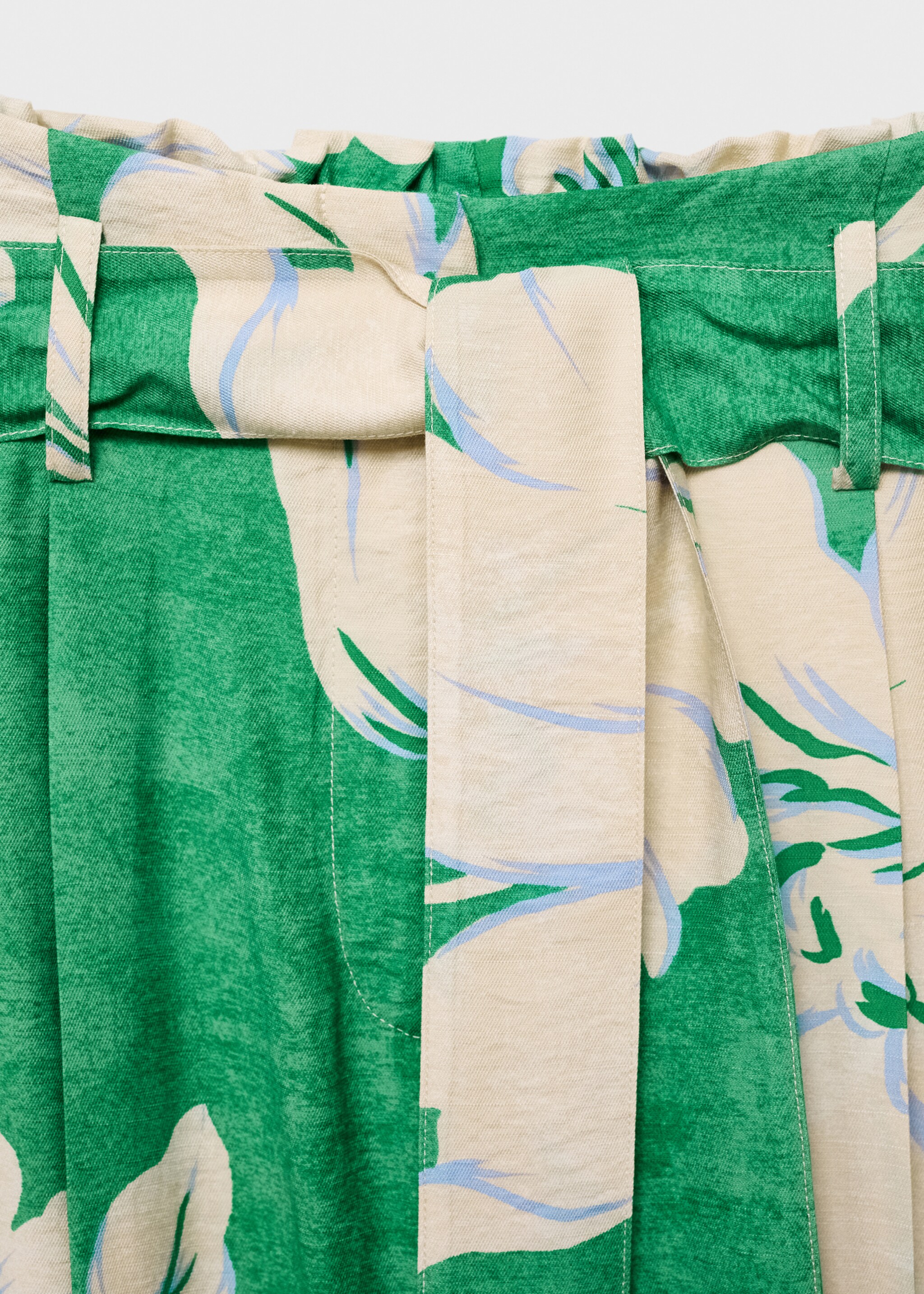 Printed trousers with belt - Details of the article 0