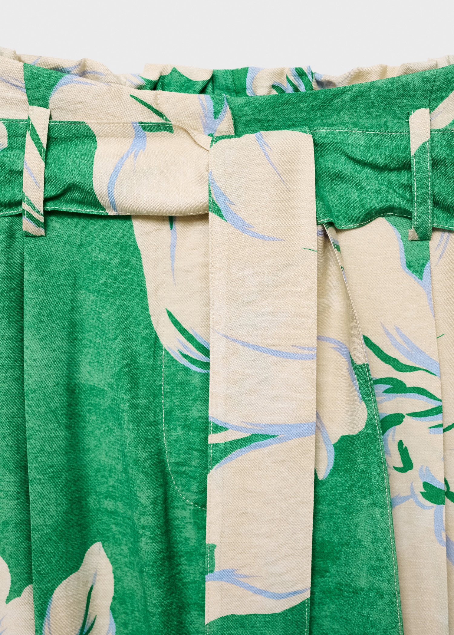 Printed trousers with belt - Details of the article 0