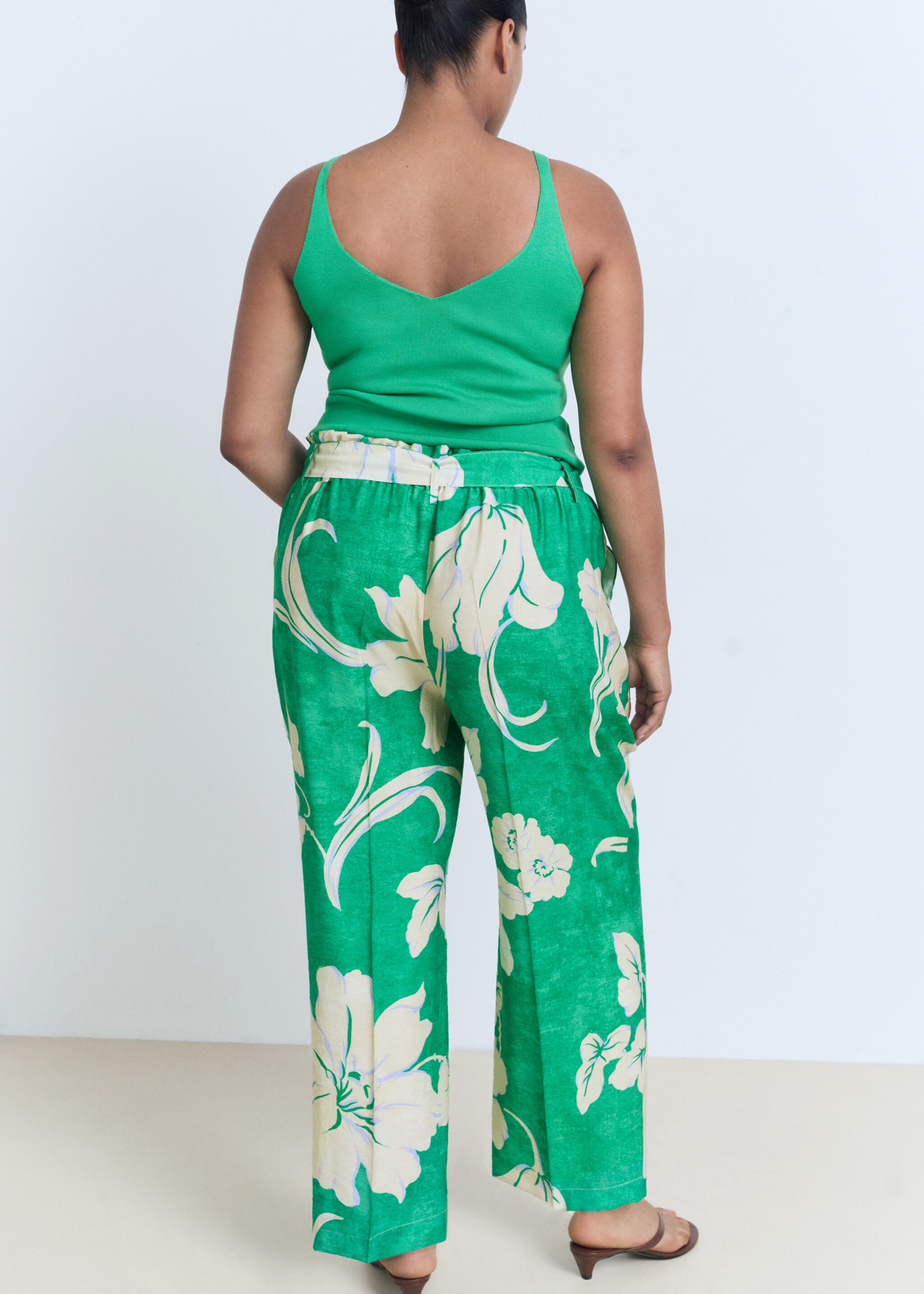 Printed trousers with belt - Details of the article 4