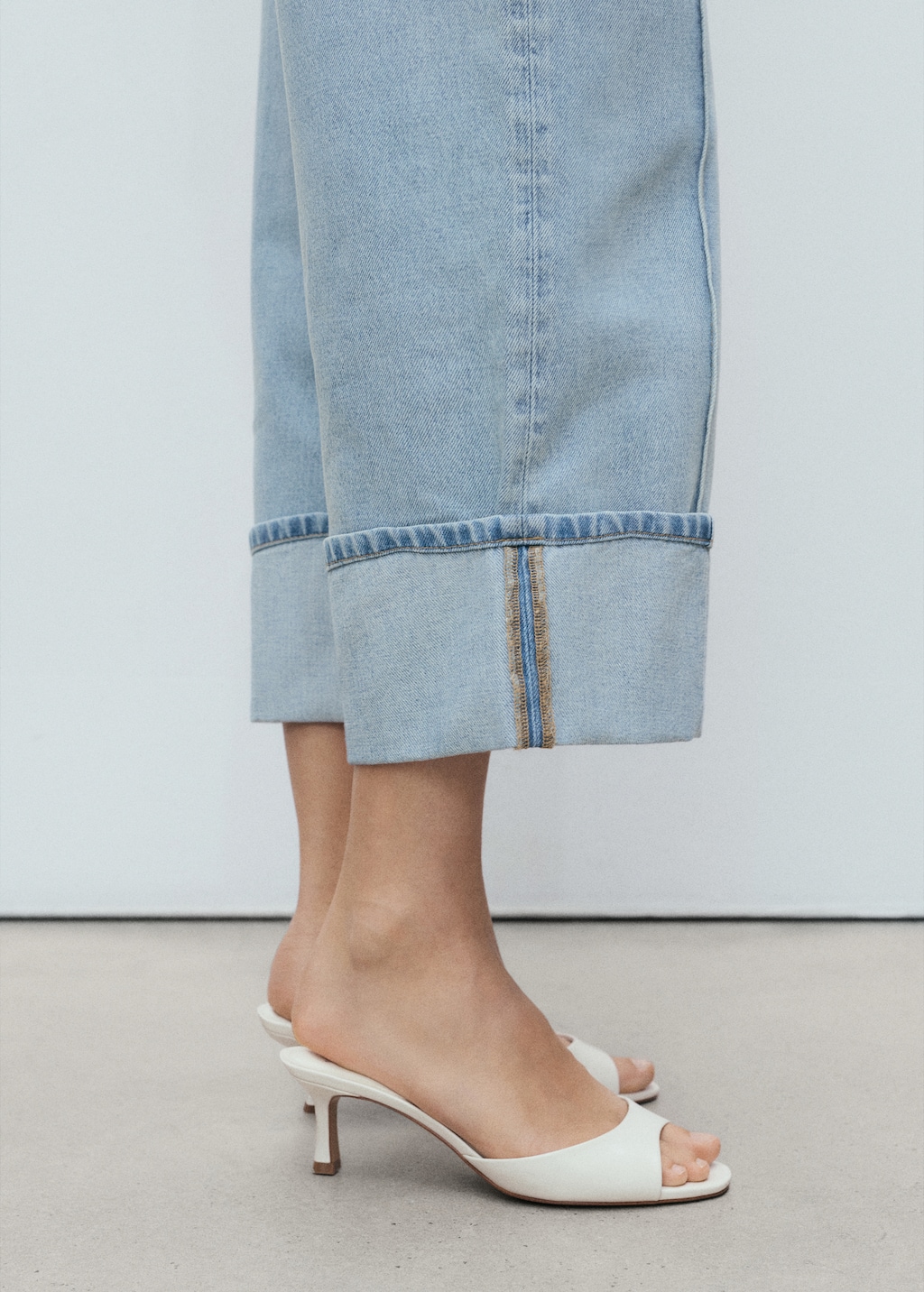 Wide-leg cropped jeans with rolled-up hem