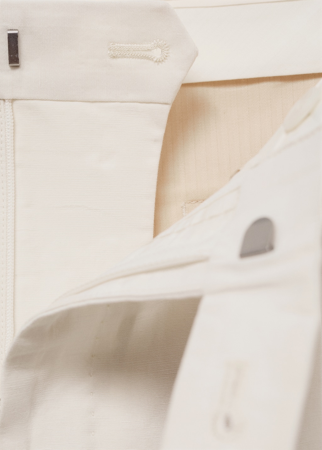 Slim-fit pleated linen pants