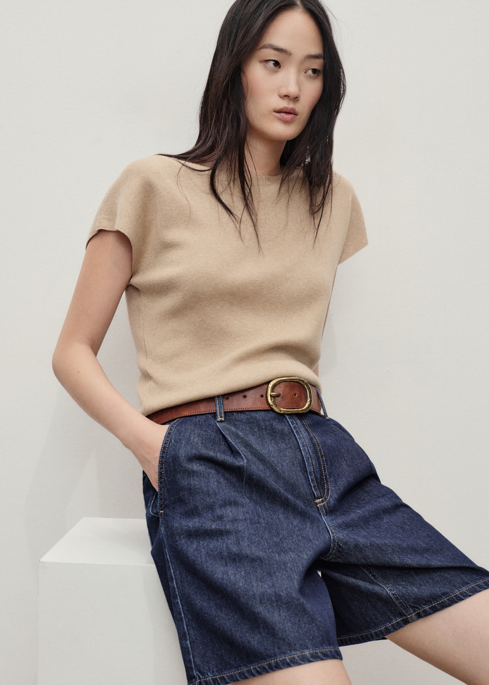 Denim-Bermudas mit mittlerer Bundhöhe und Abnähern - Detail des Artikels 1