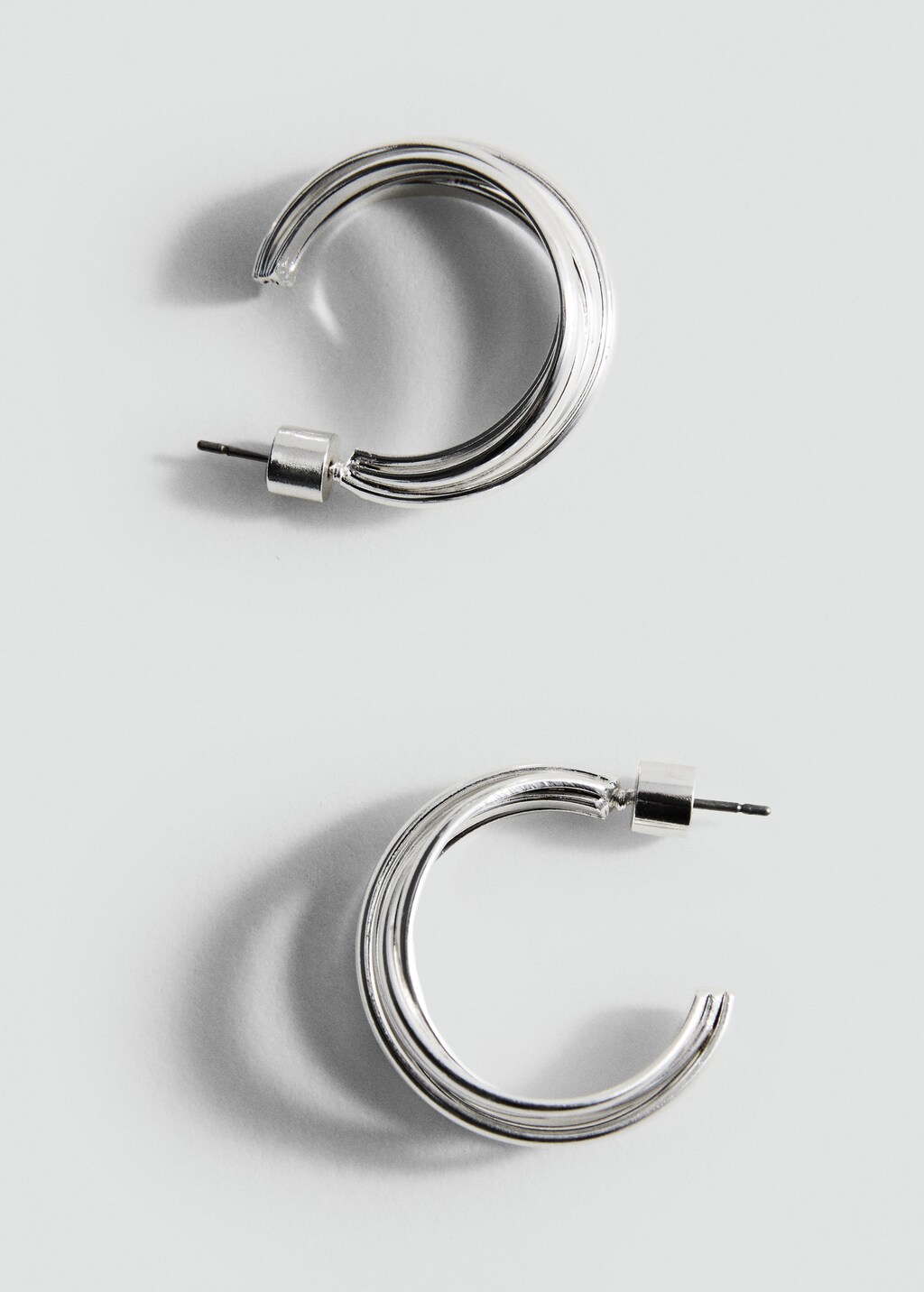 Intertwined hoop earrings