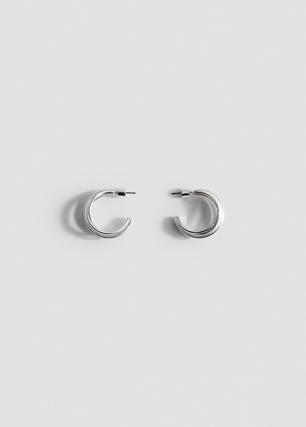 Intertwined hoop earrings