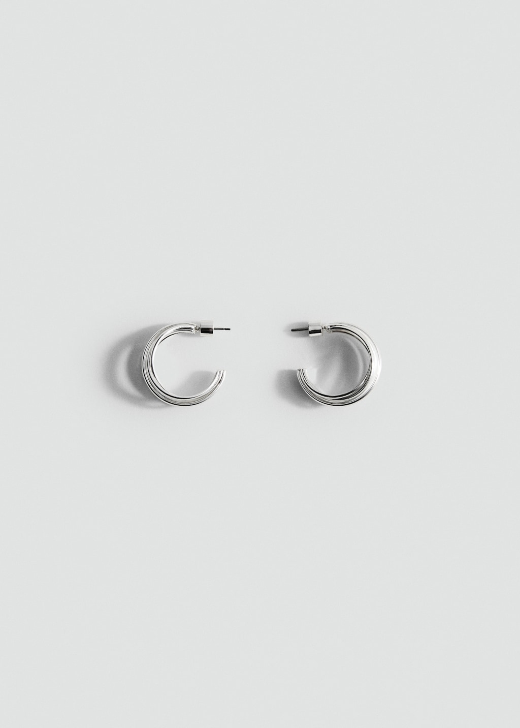 Intertwined hoop earrings
