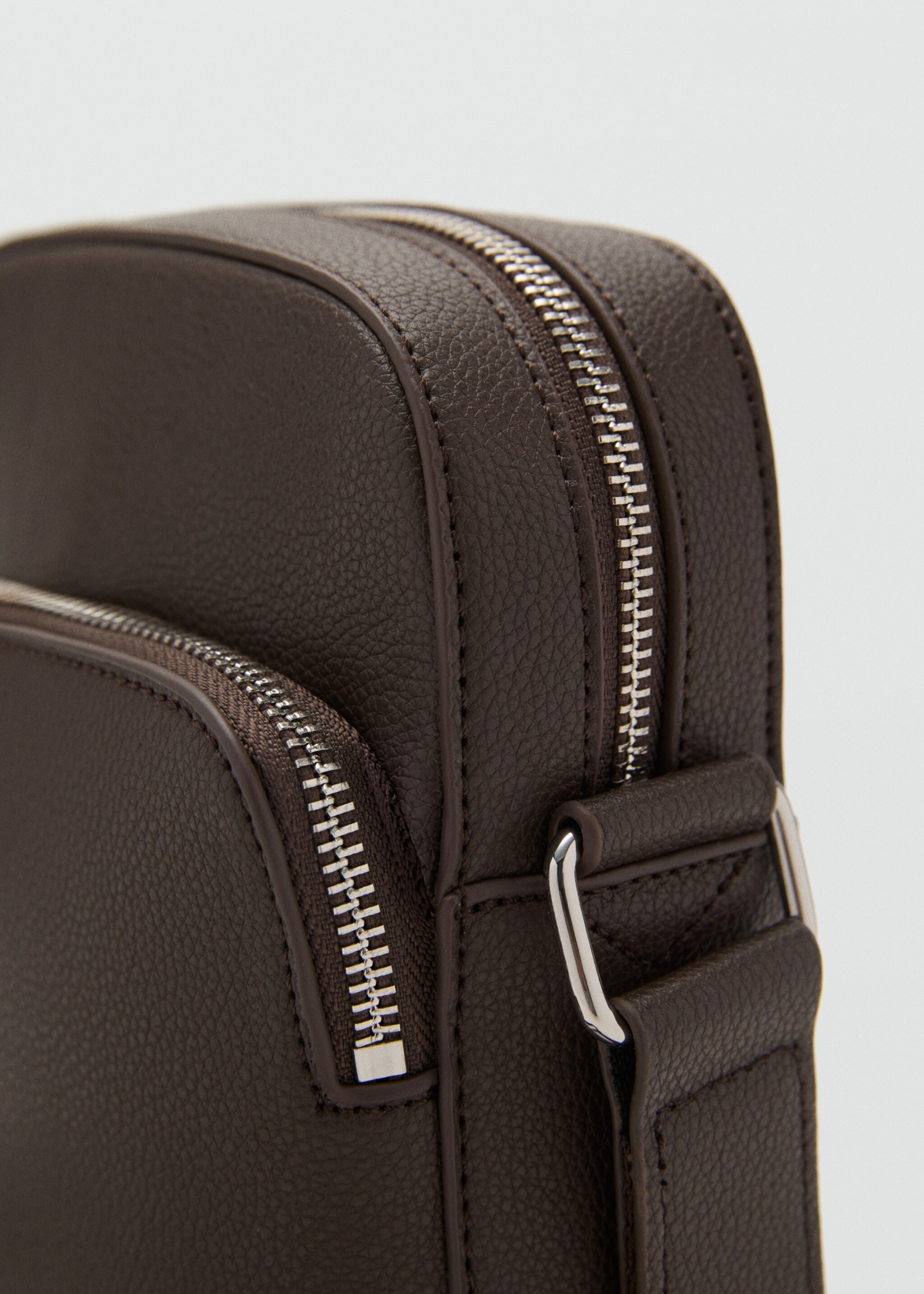 Patent leather-effect shoulder bag - Details of the article 1