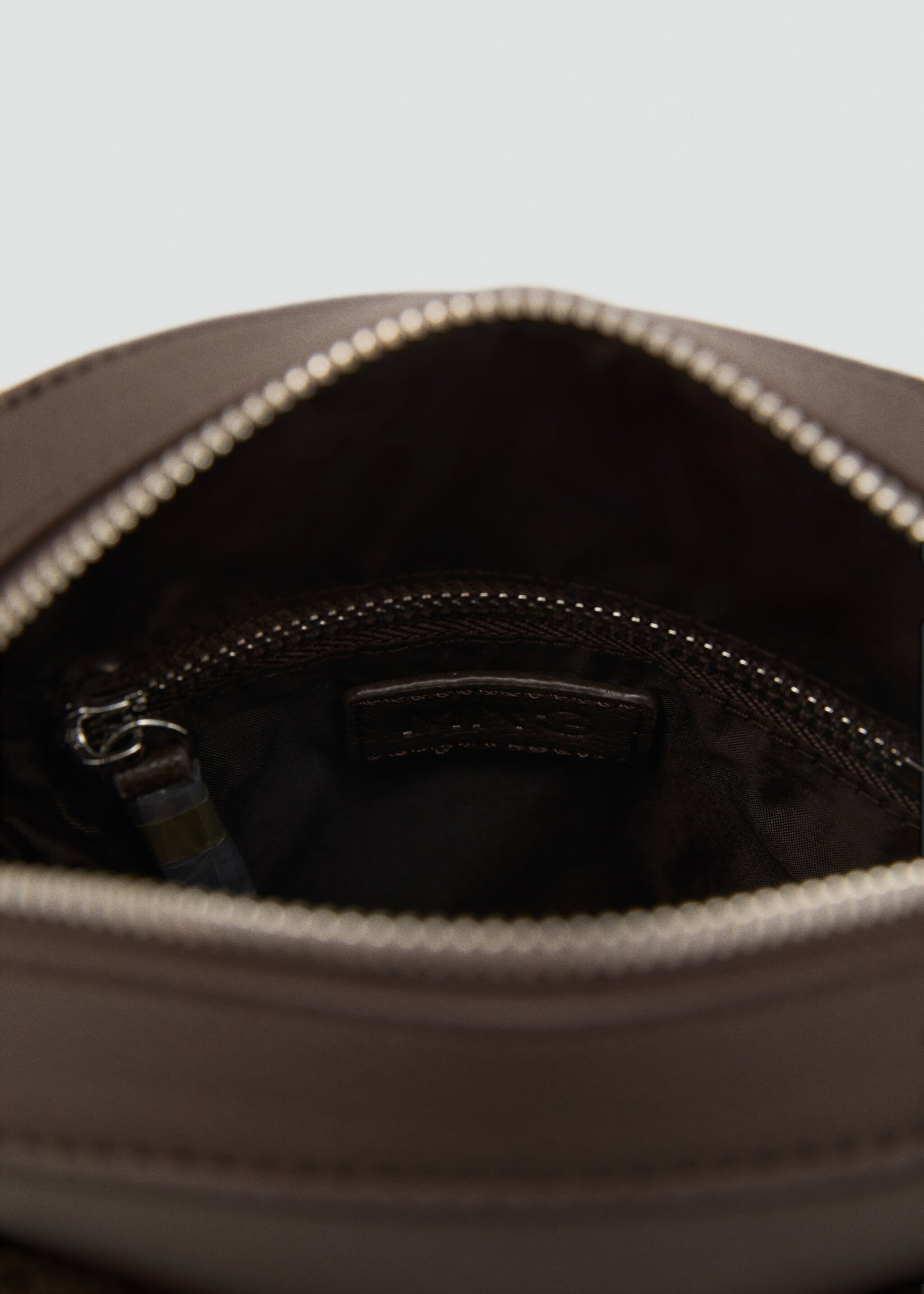 Patent leather-effect shoulder bag - Details of the article 2