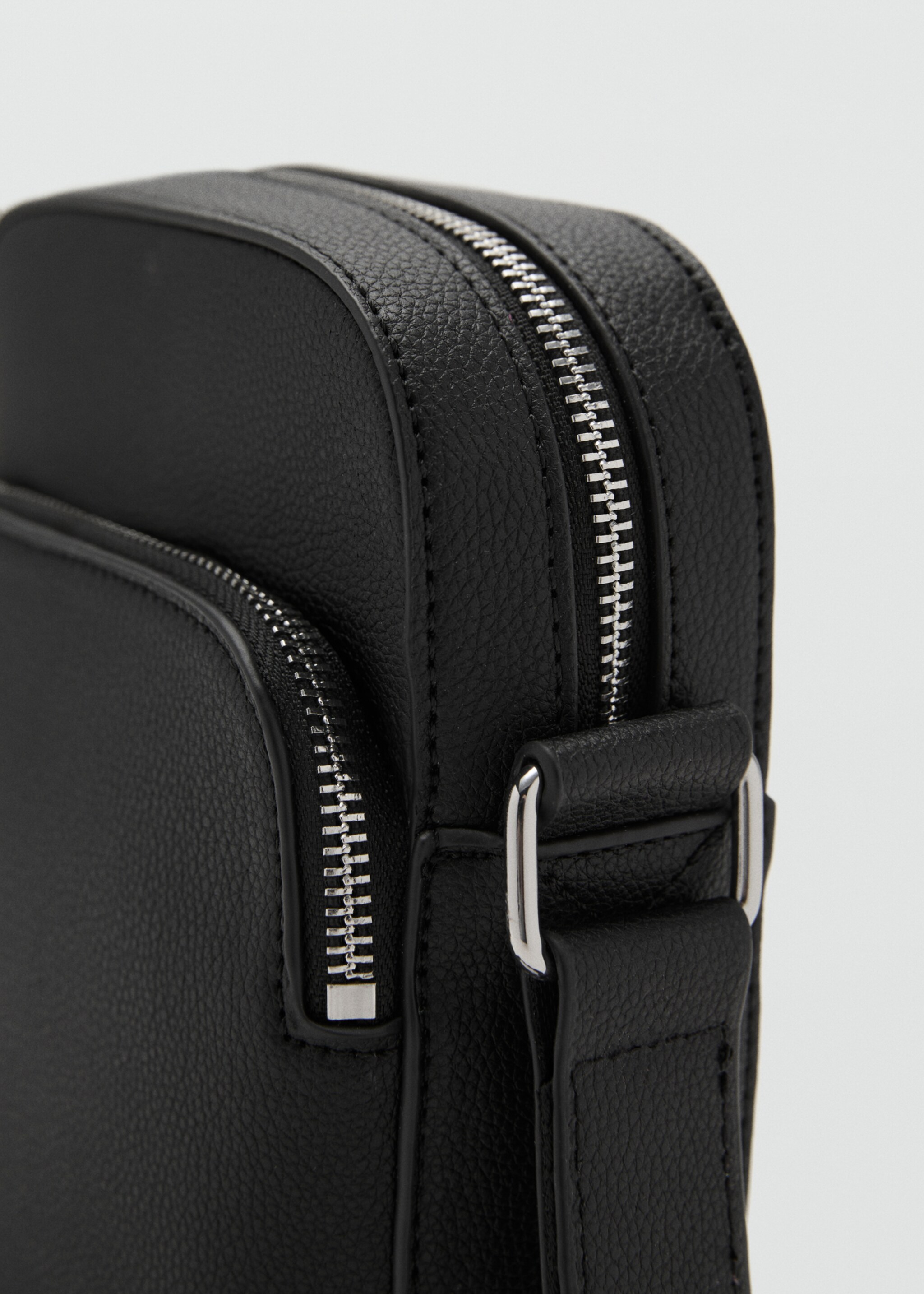 Patent leather-effect shoulder bag - Details of the article 1