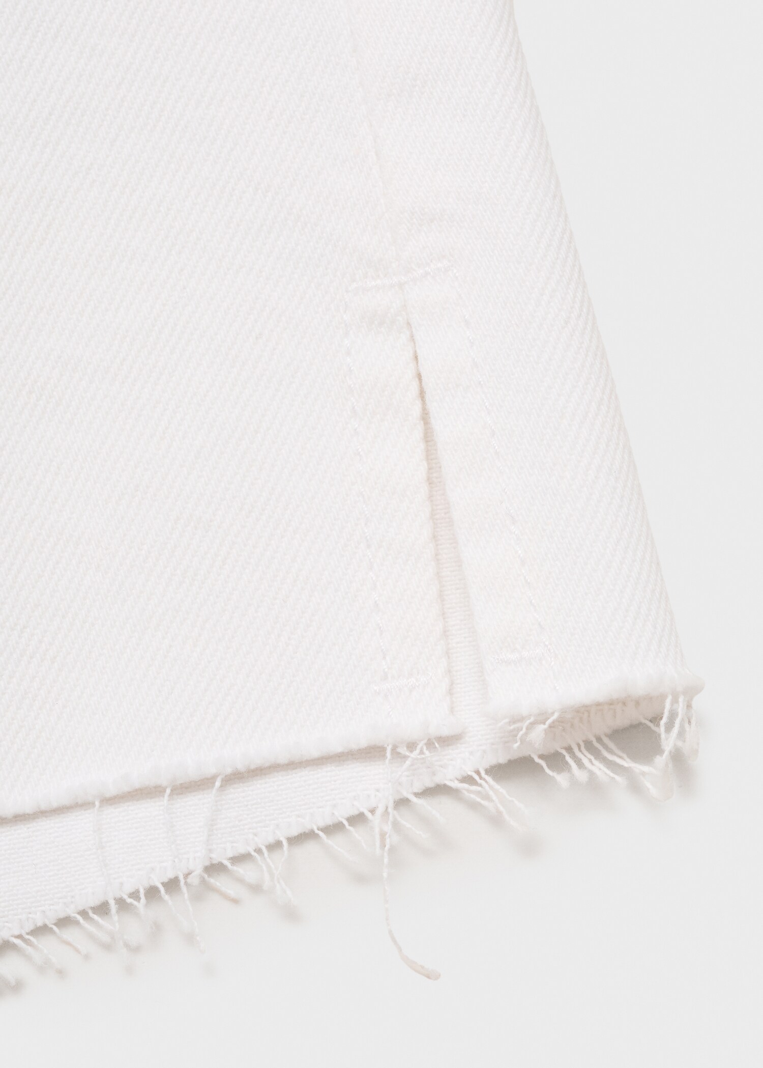 Denim shorts with frayed hem - Details of the article 0
