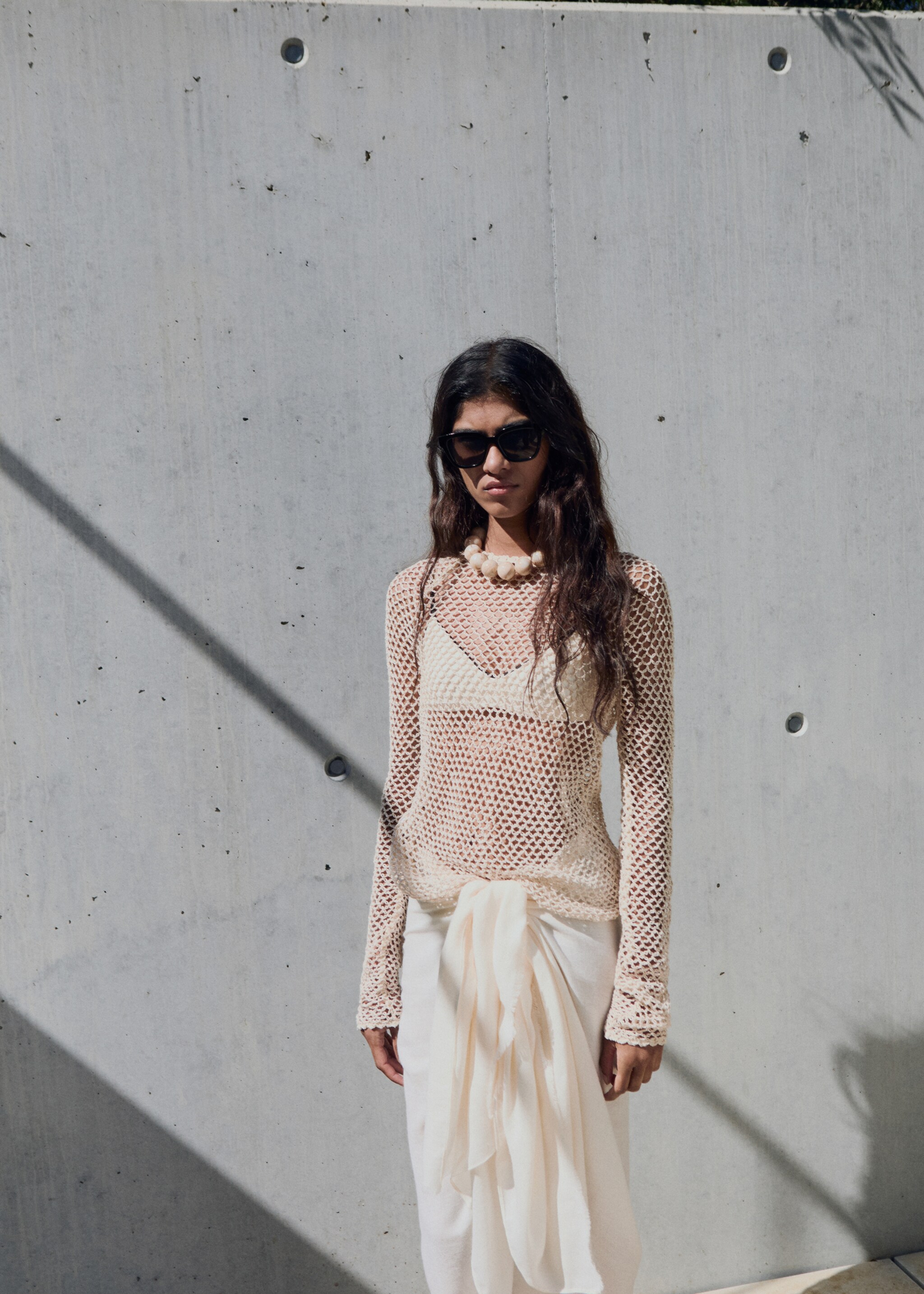 Long-sleeved crochet sweater - Medium plane