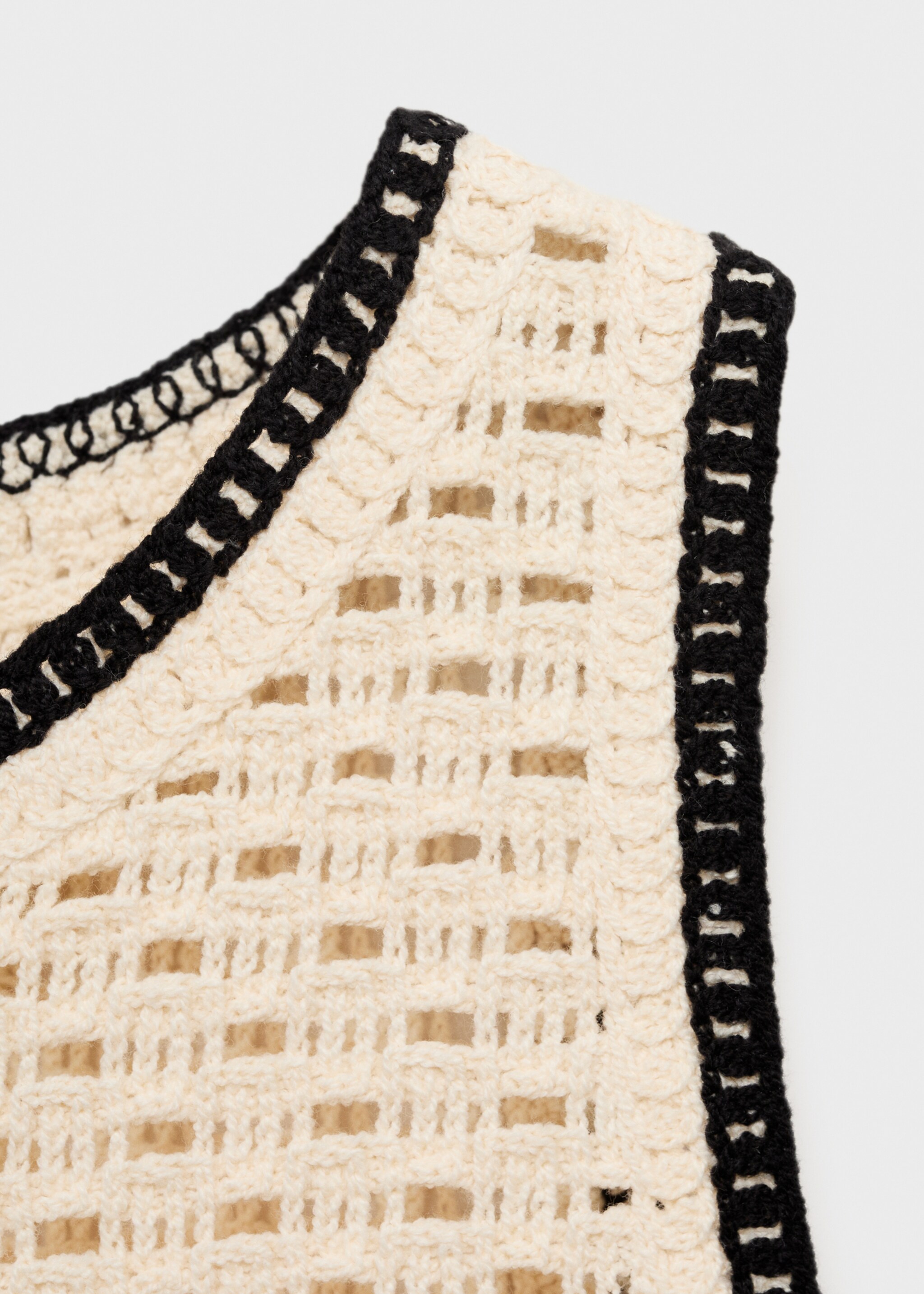 Crochet top with floral finishes - Деталь изделия 8