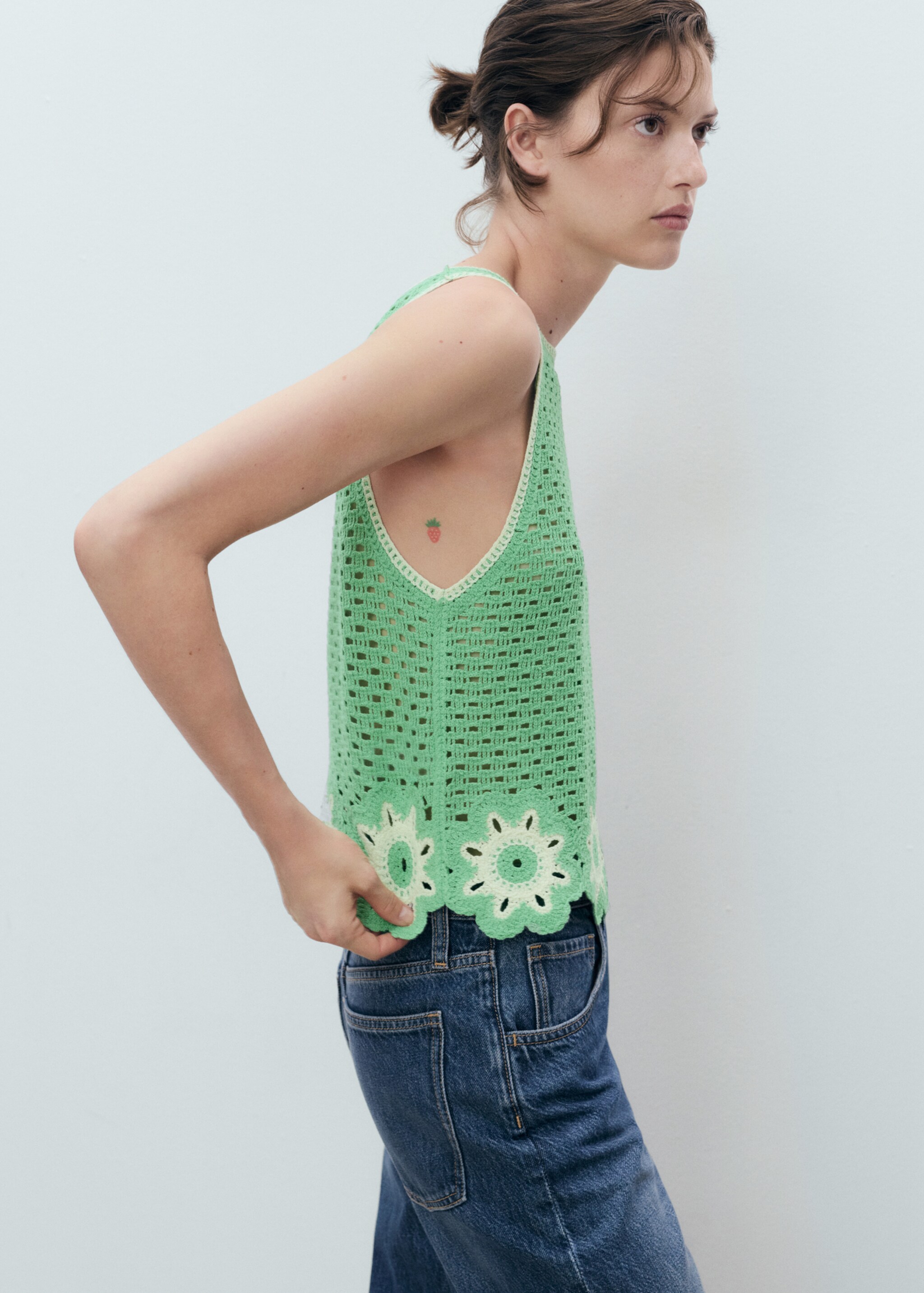 Top crochet terminaciones florales - Plano medio