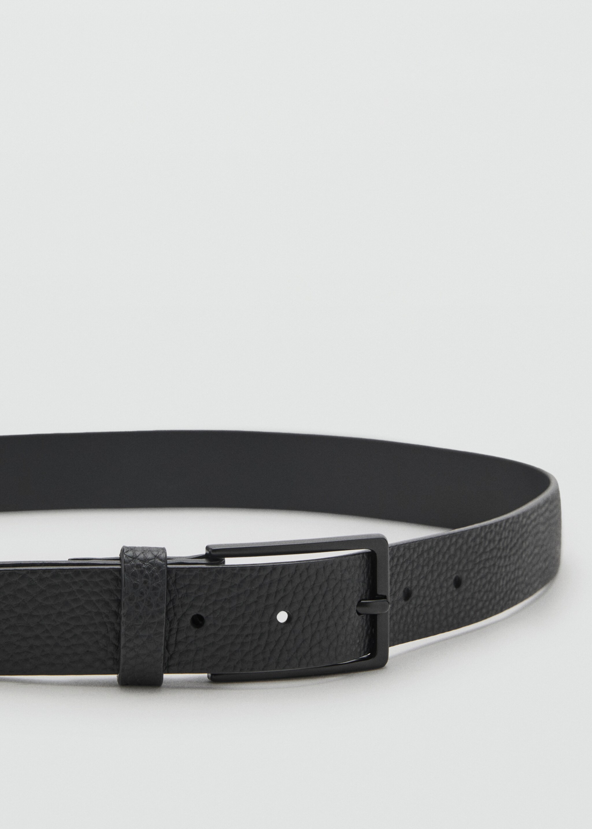 Pebbled leather belt - Details of the article 1