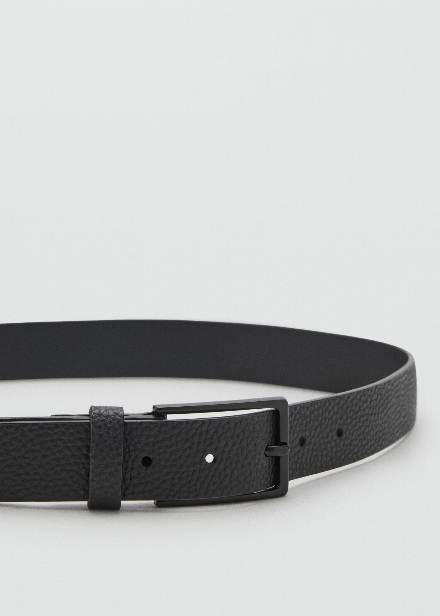 Pebbled leather belt - Details of the article 1