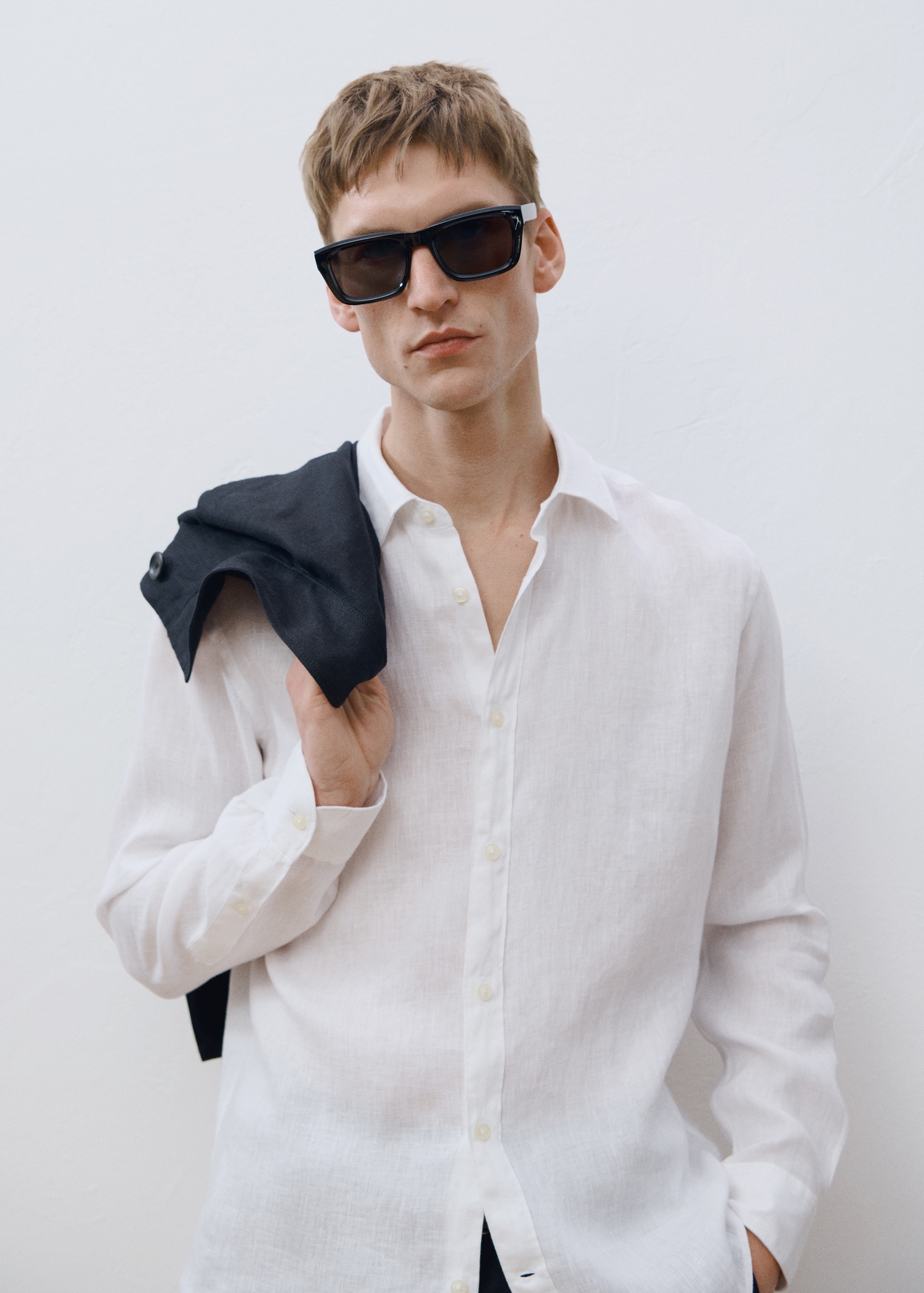 100% linen slim-fit shirt - Details of the article 3
