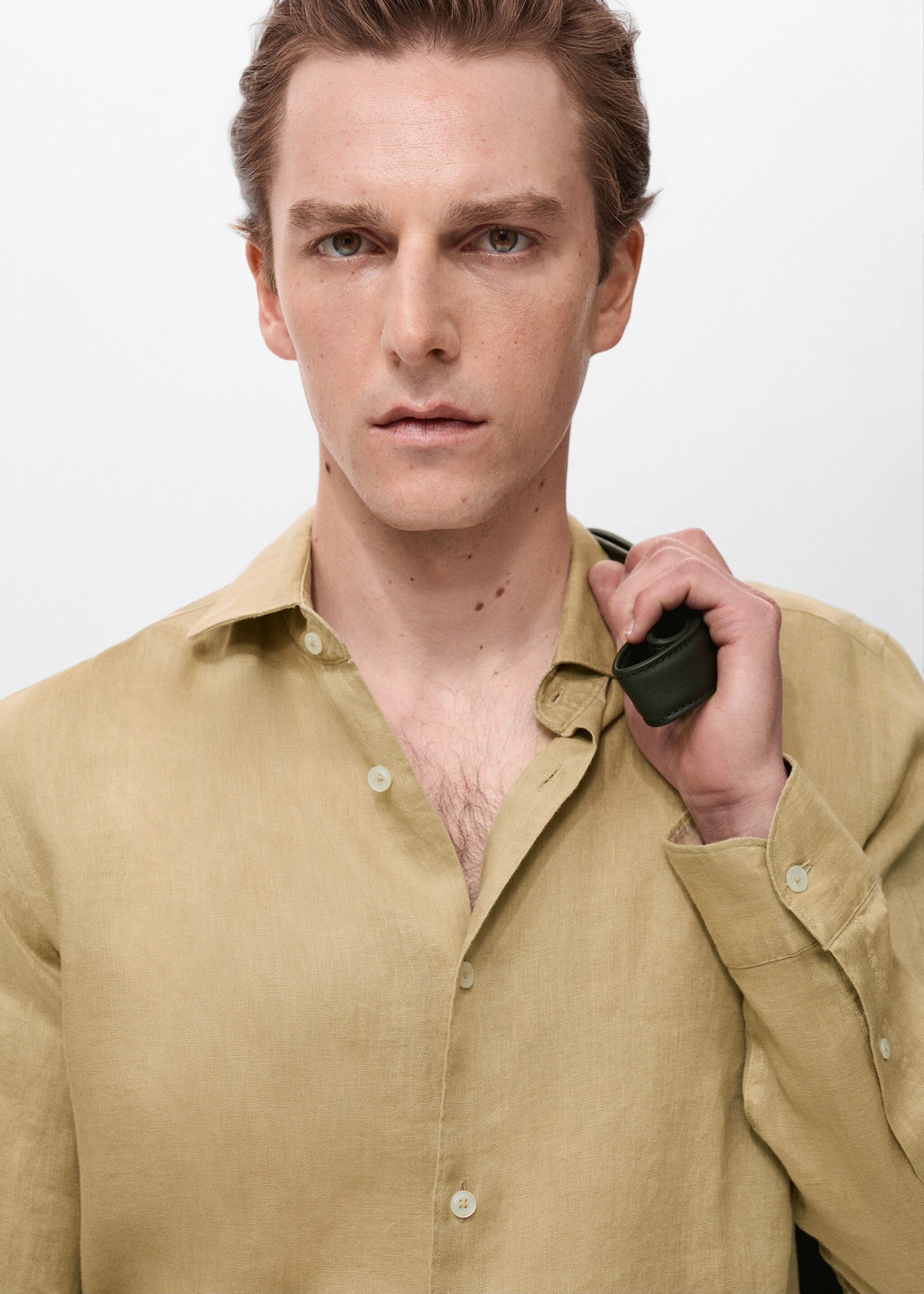 100% linen slim-fit shirt - Details of the article 1