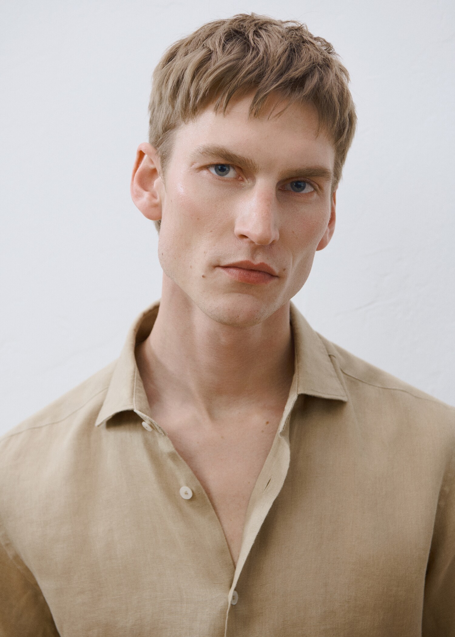 100% linen slim-fit shirt - Details of the article 9