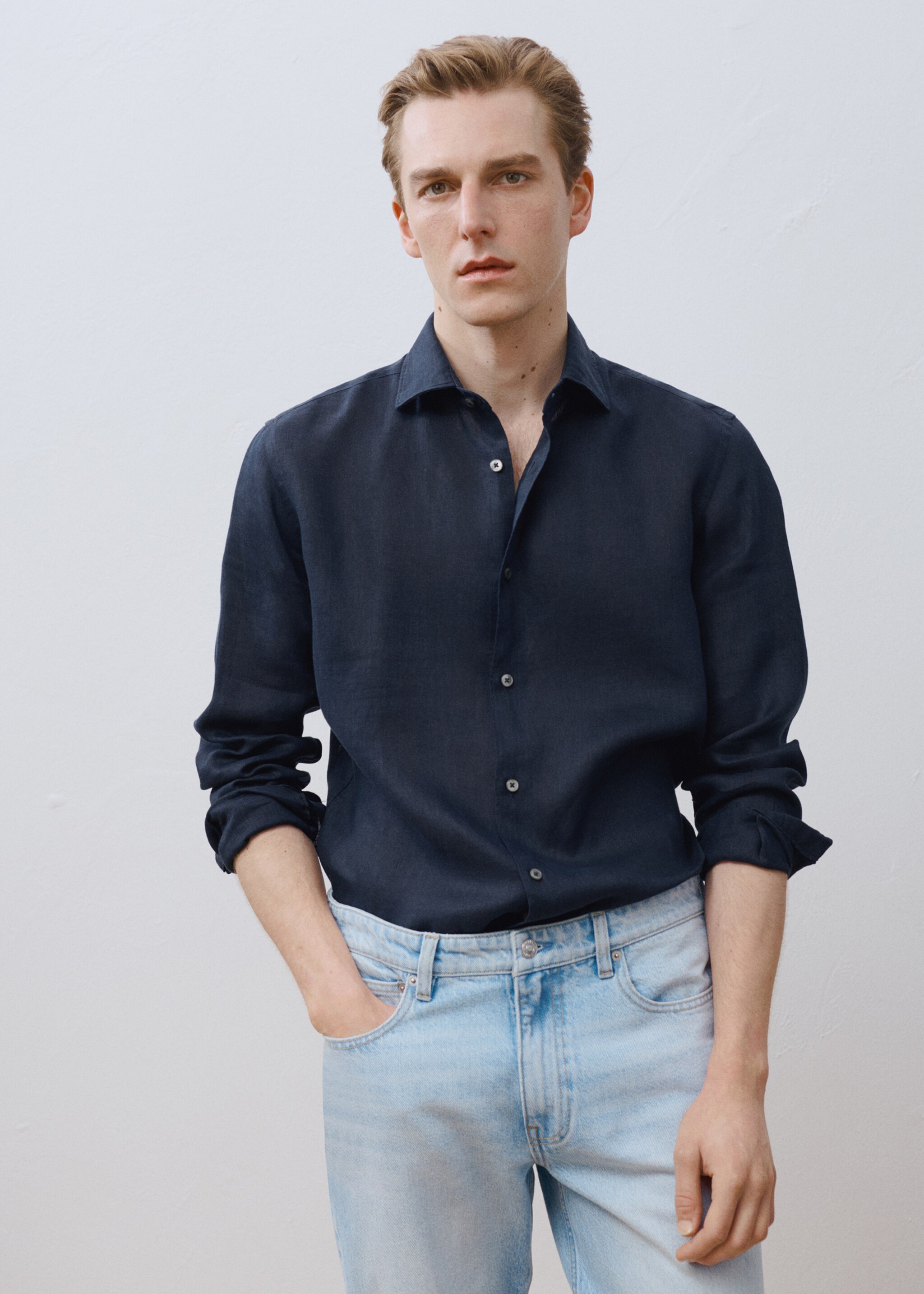 100% linen slim-fit shirt - Details of the article 3