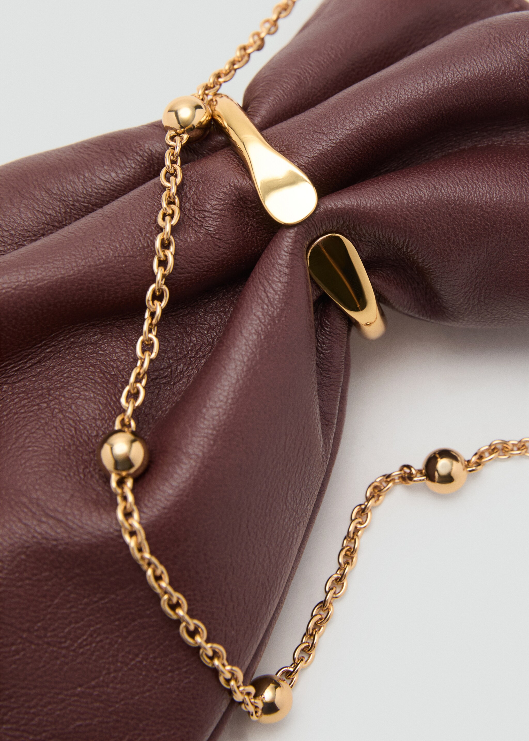 Bolso piel estilo saco detalle metálico - Detalle del artículo 1
