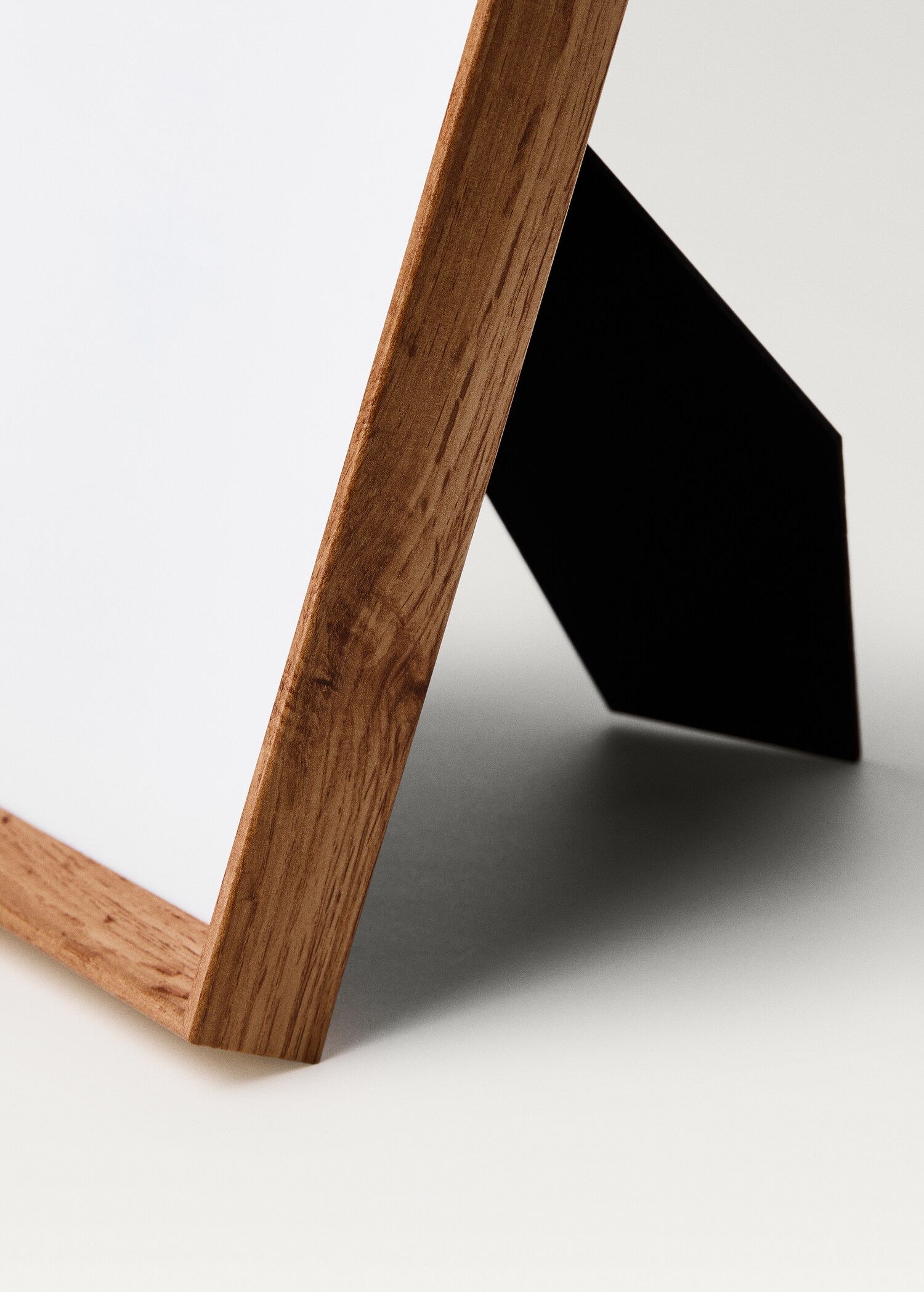 Large bevelled wood frame - Details of the article 2