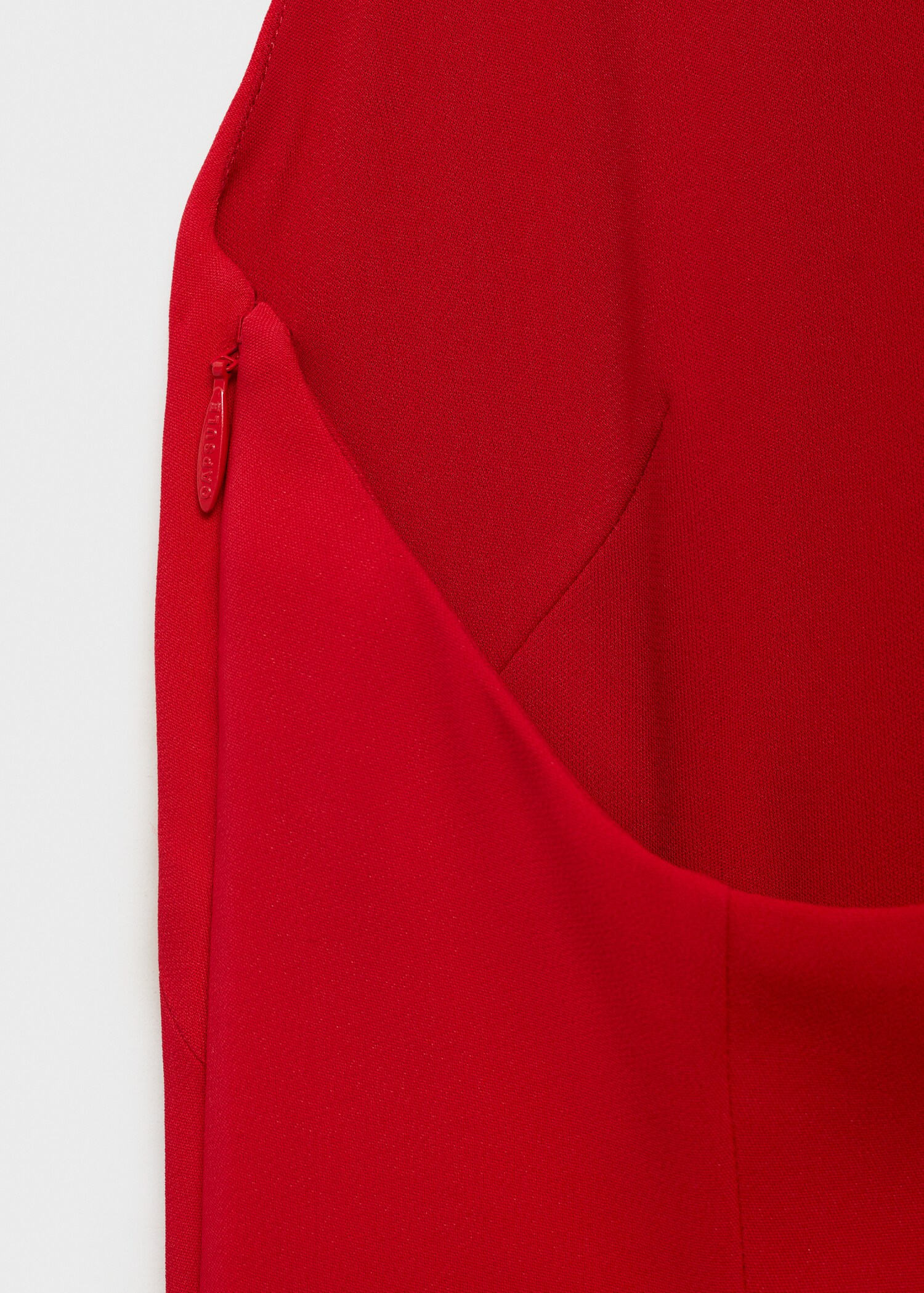 Asymmetrisches Kleid mit offener Rückenpartie - Detail des Artikels 0