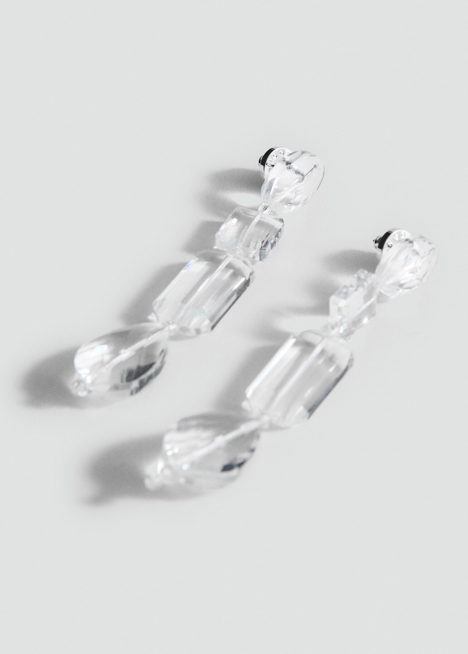 Boucles d'oreilles pendantes strass - Plan moyen