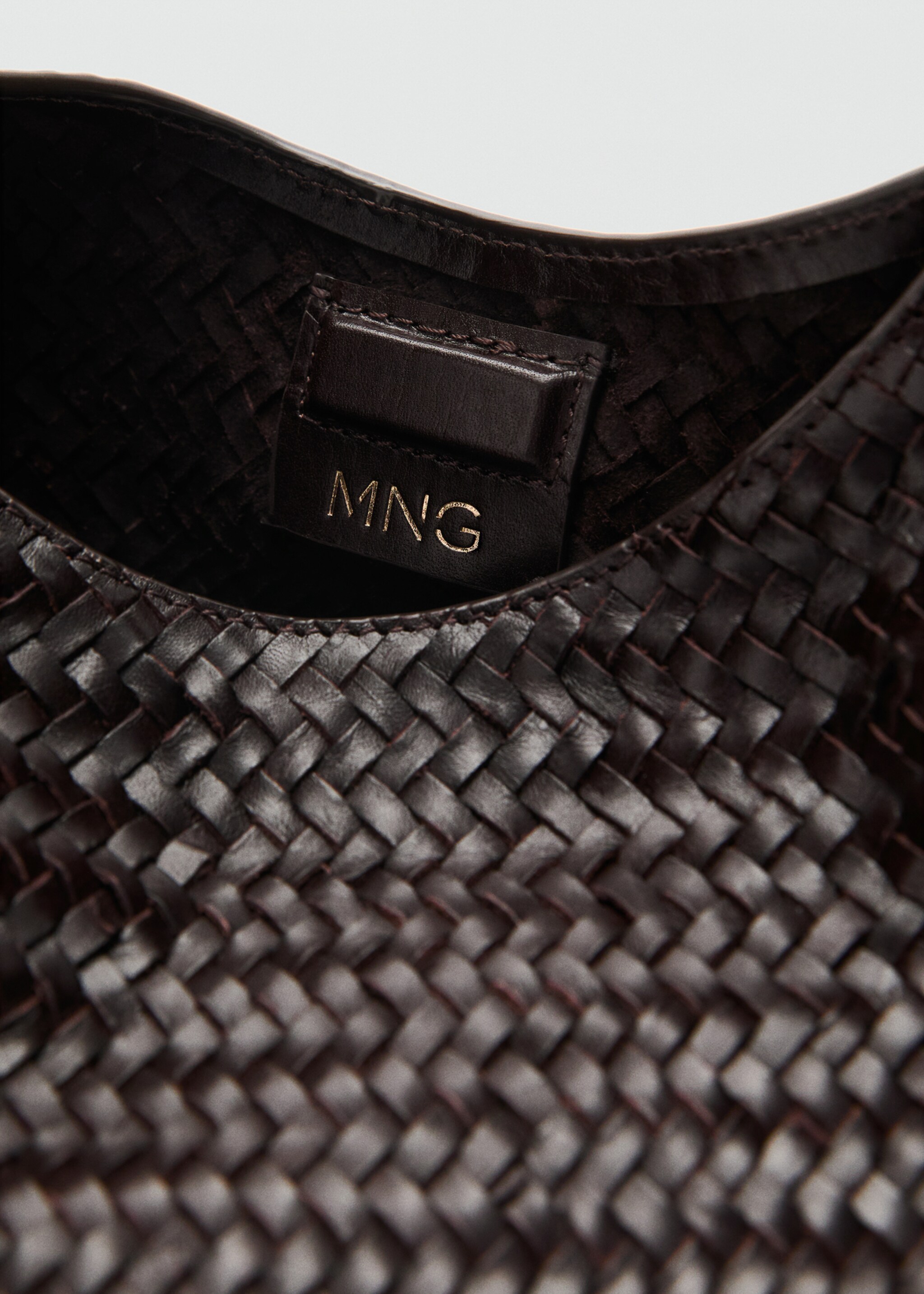 Braided leather shoulder bag - Details of the article 1