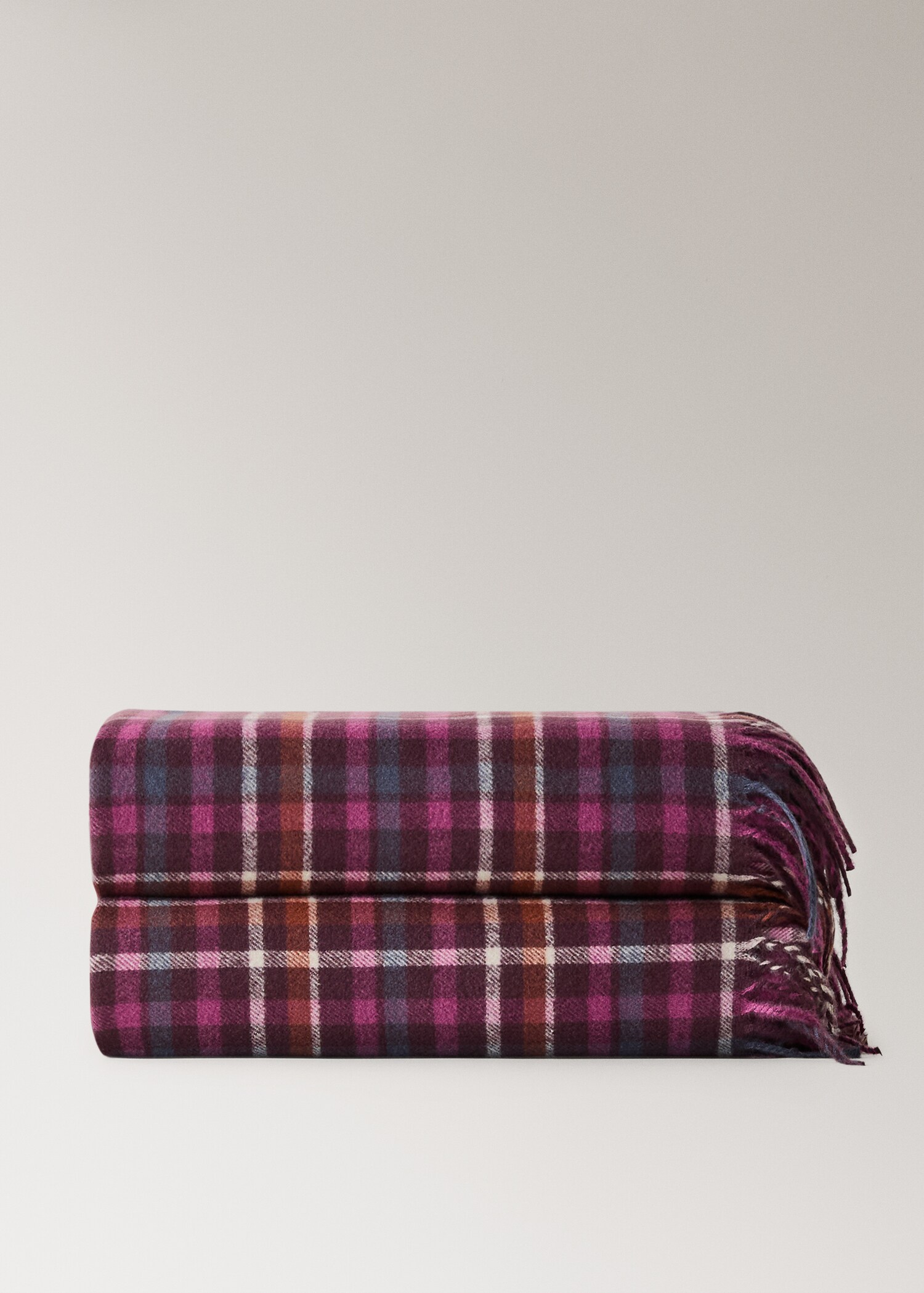 Soft fringed check blanket - Article without model
