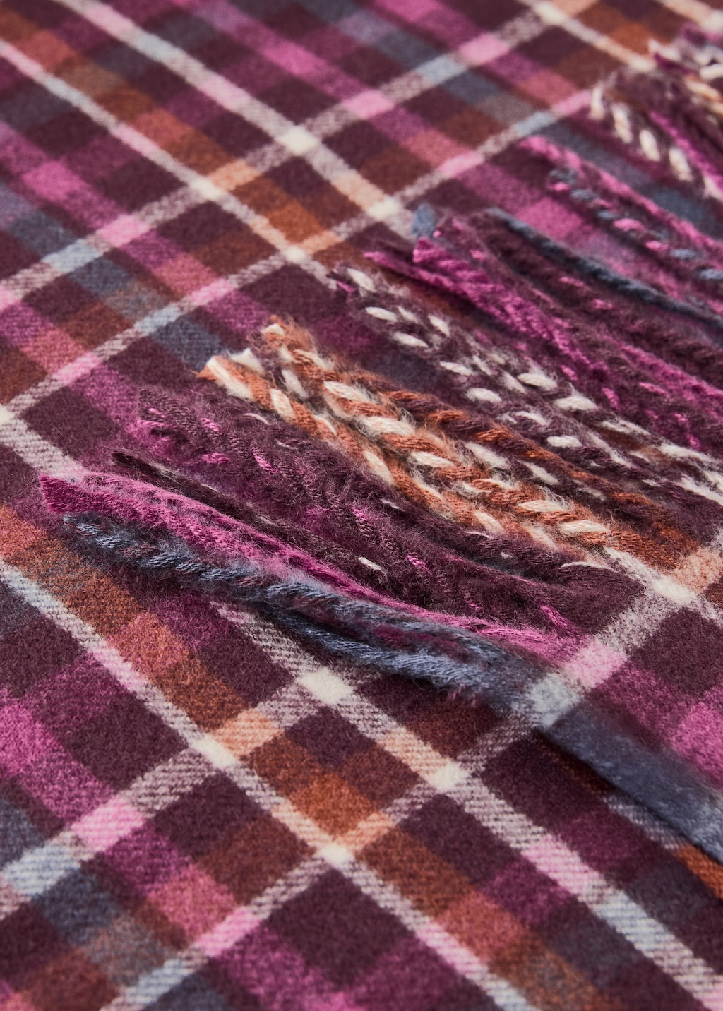 Fringed blanket with check design