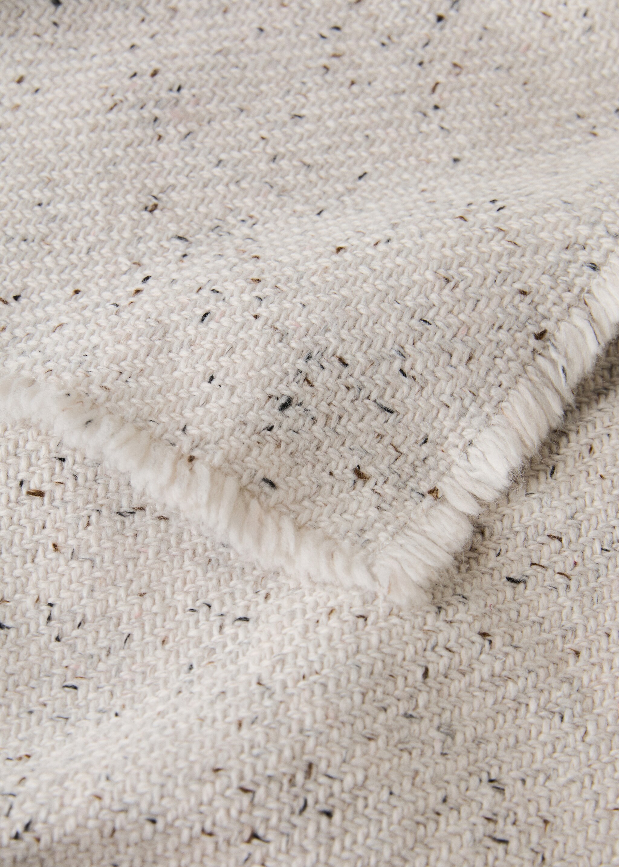 Melange knit blanket - Details of the article 1, Sand. Ref: 17041270-00.