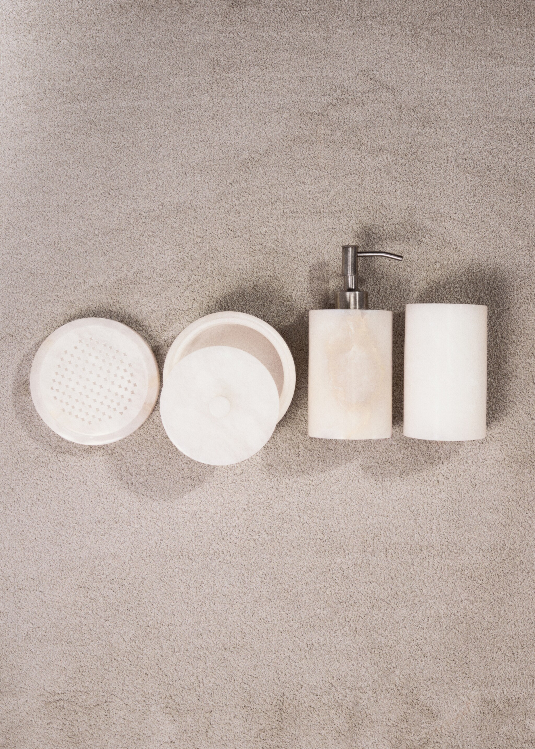Alabaster soap dispenser - Details of the article 7, Ivory White. Ref: 17041283-00.