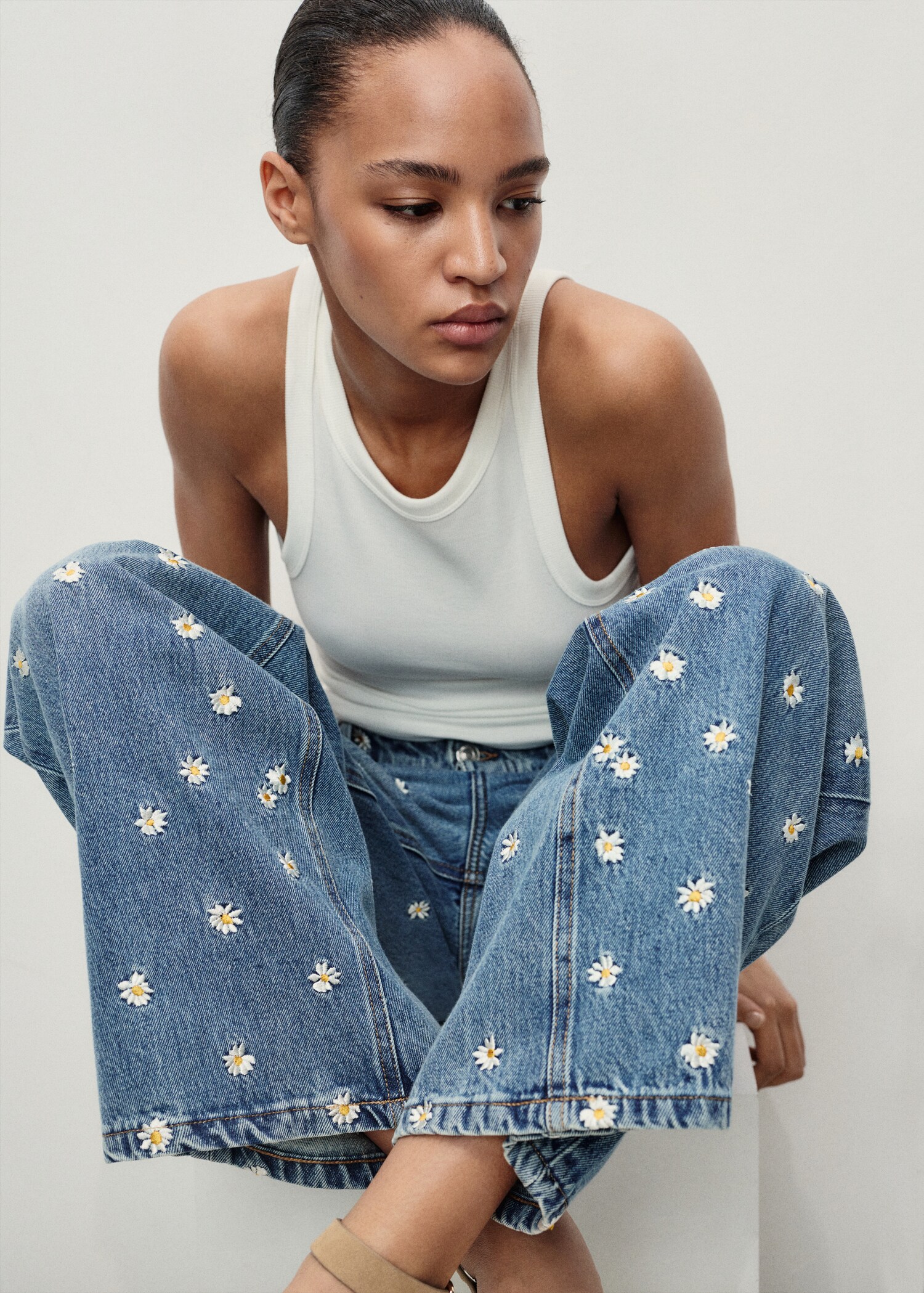 Flower-embroidered wideleg jeans - Details of the article 2