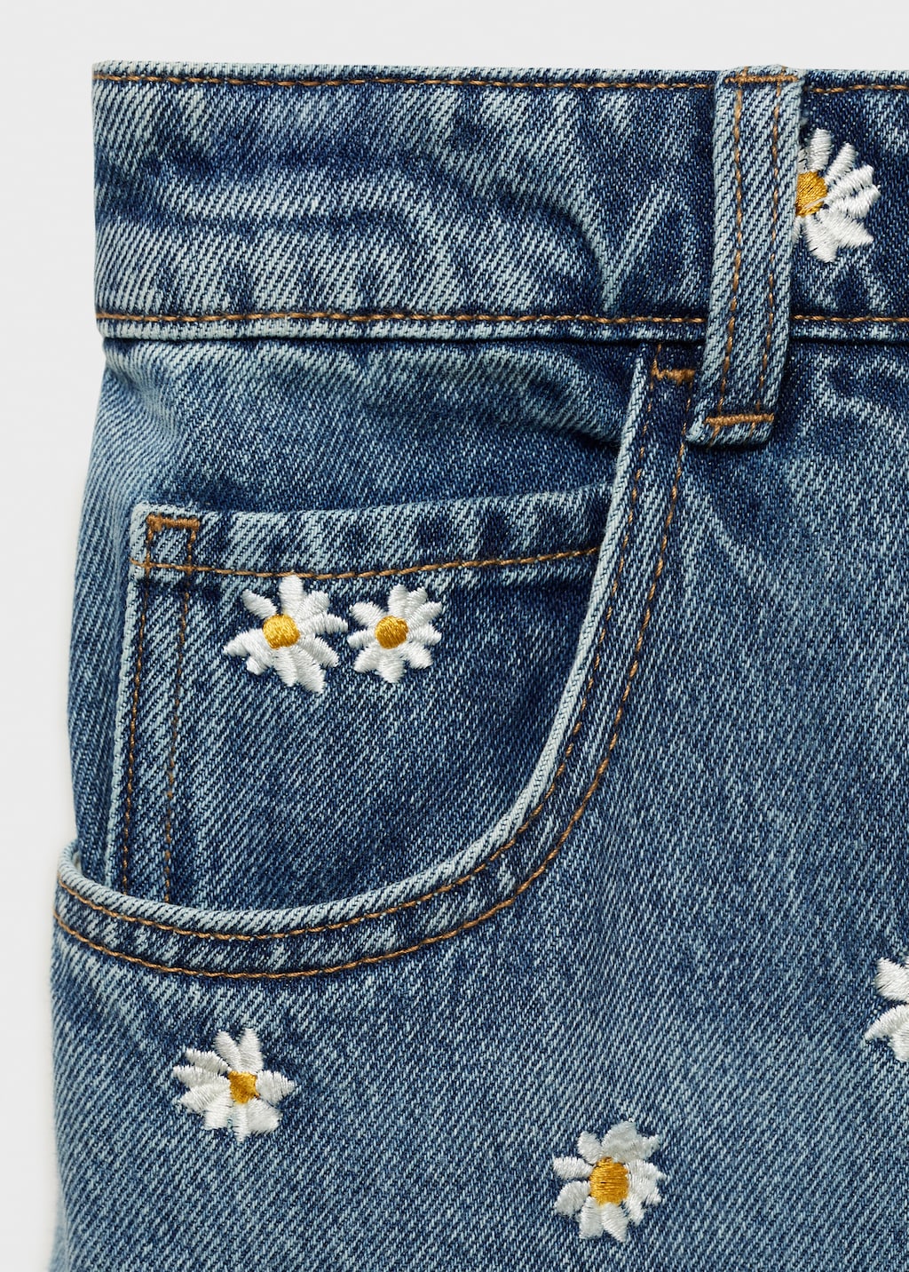Wide-leg jeans with floral embroidery