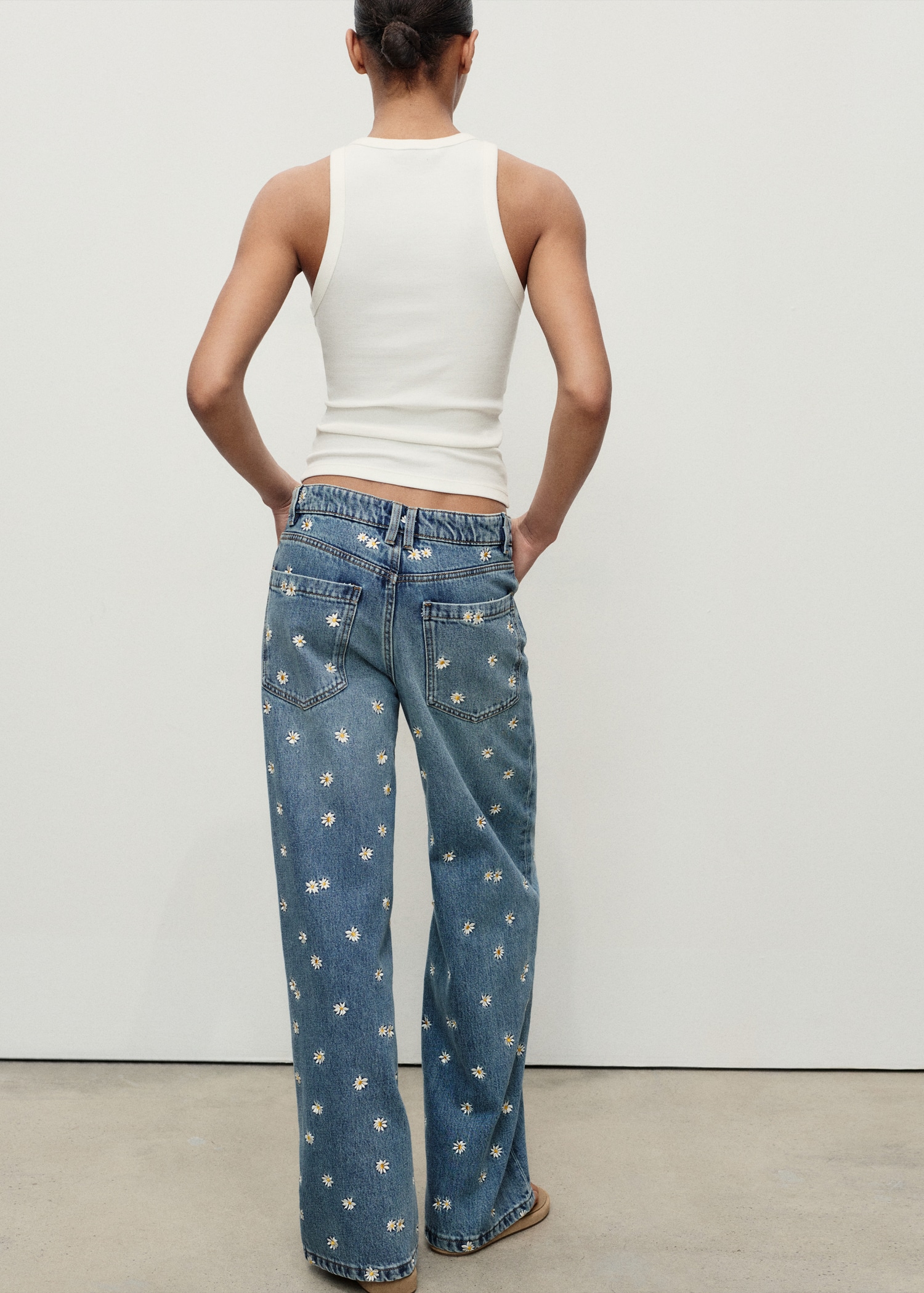 Jeans wideleg brodé de fleurs - Verso de l’article