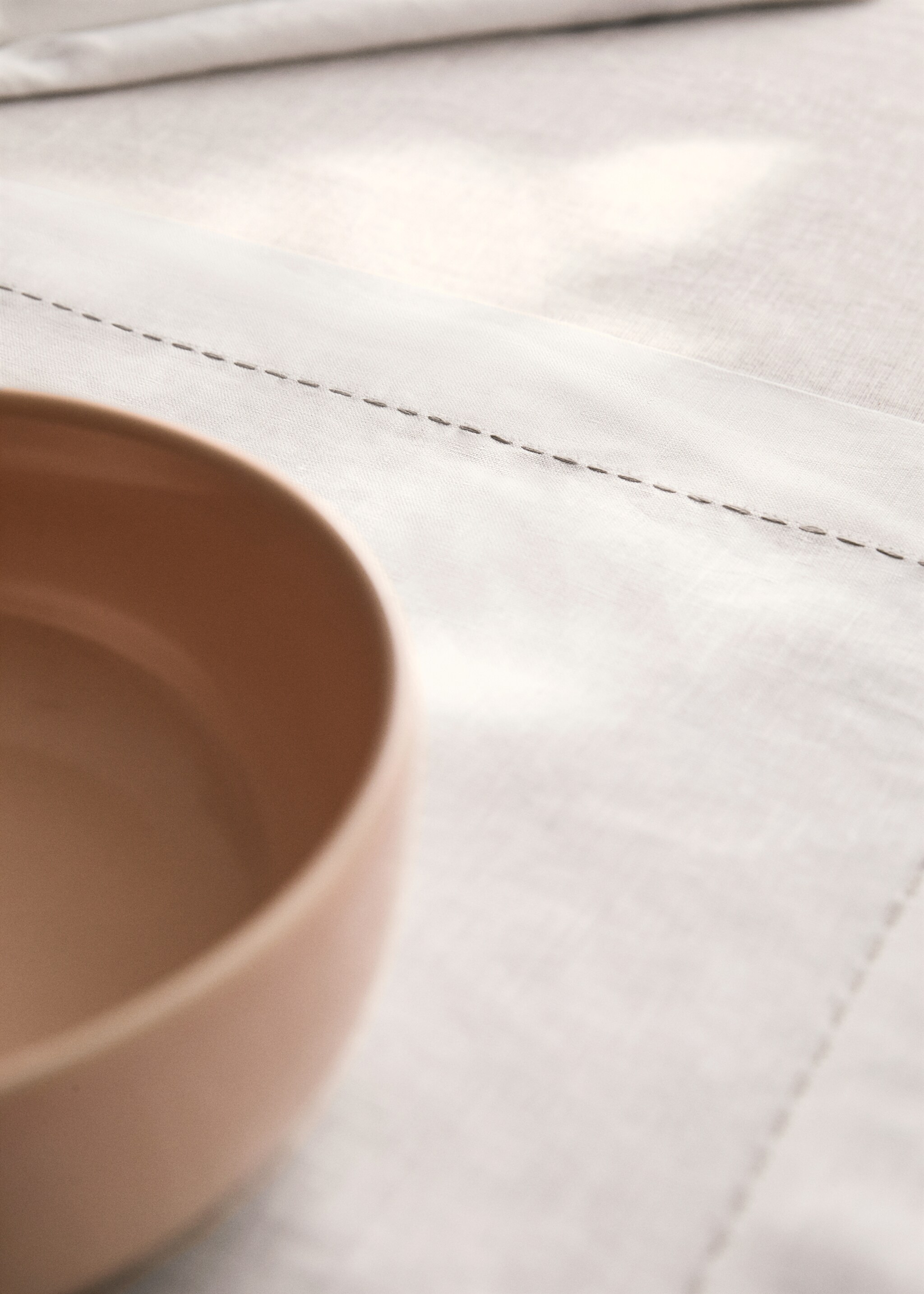 Linen tablecloth with embroidered backstitch - Details of the article 7