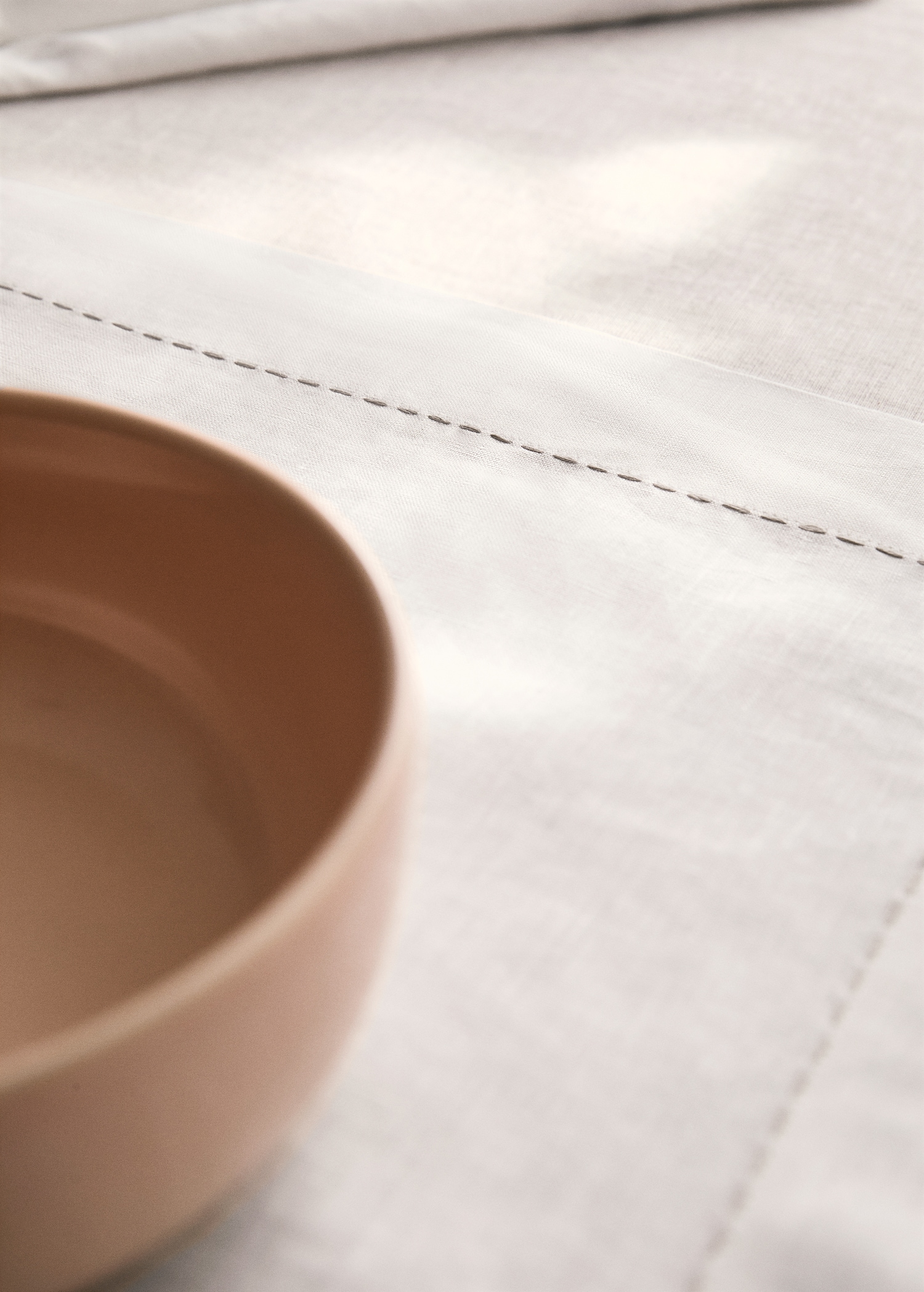Linen tablecloth with embroidered backstitch - Details of the article 7