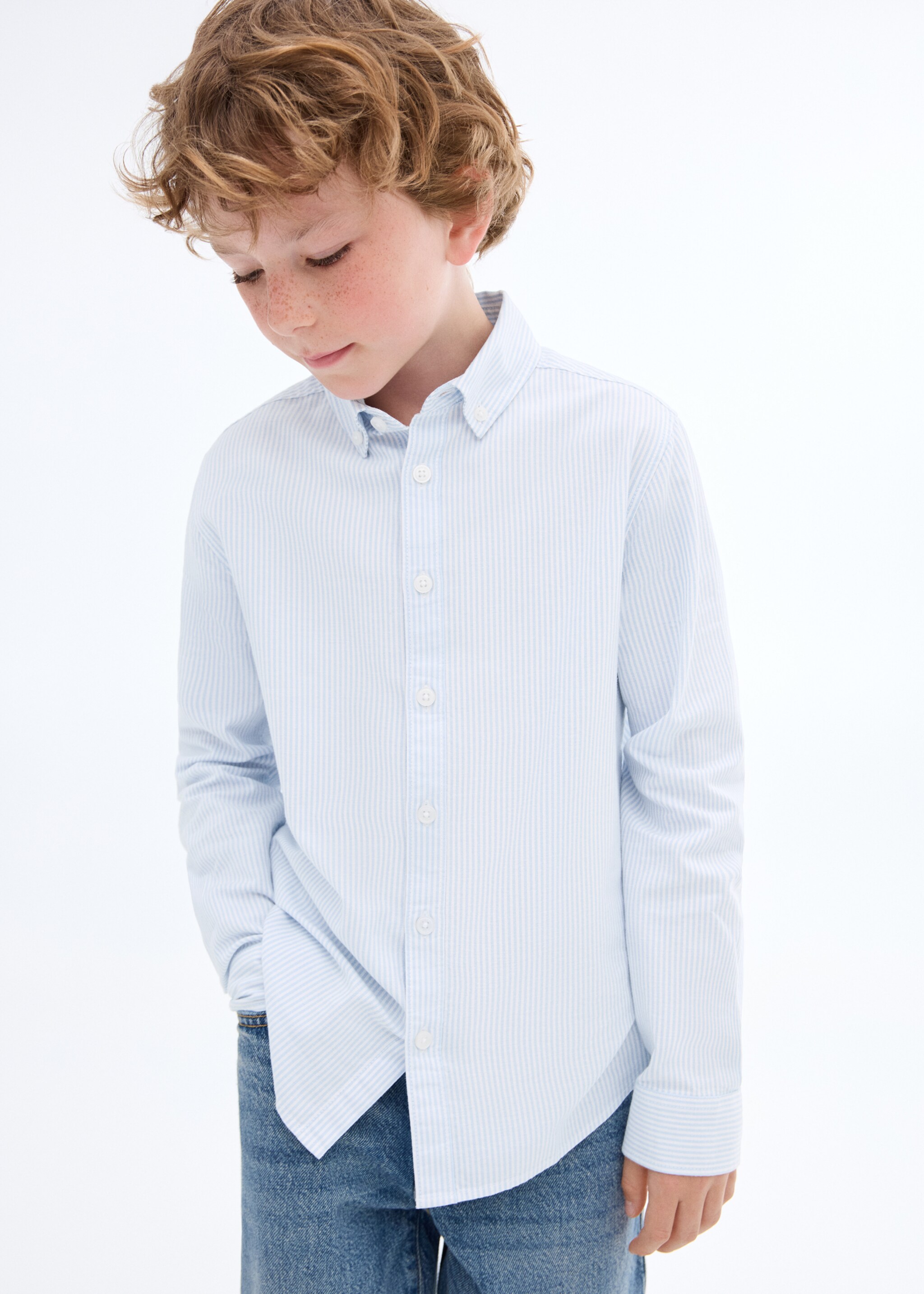 Camisa Oxford às riscas - Plano médio