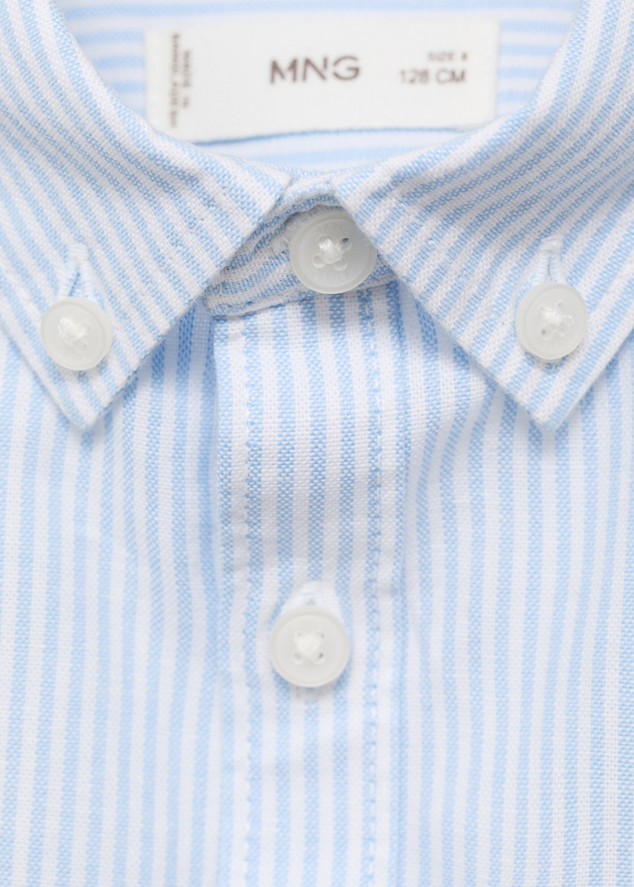 Camisa Oxford às riscas - Pormenor do artigo 8