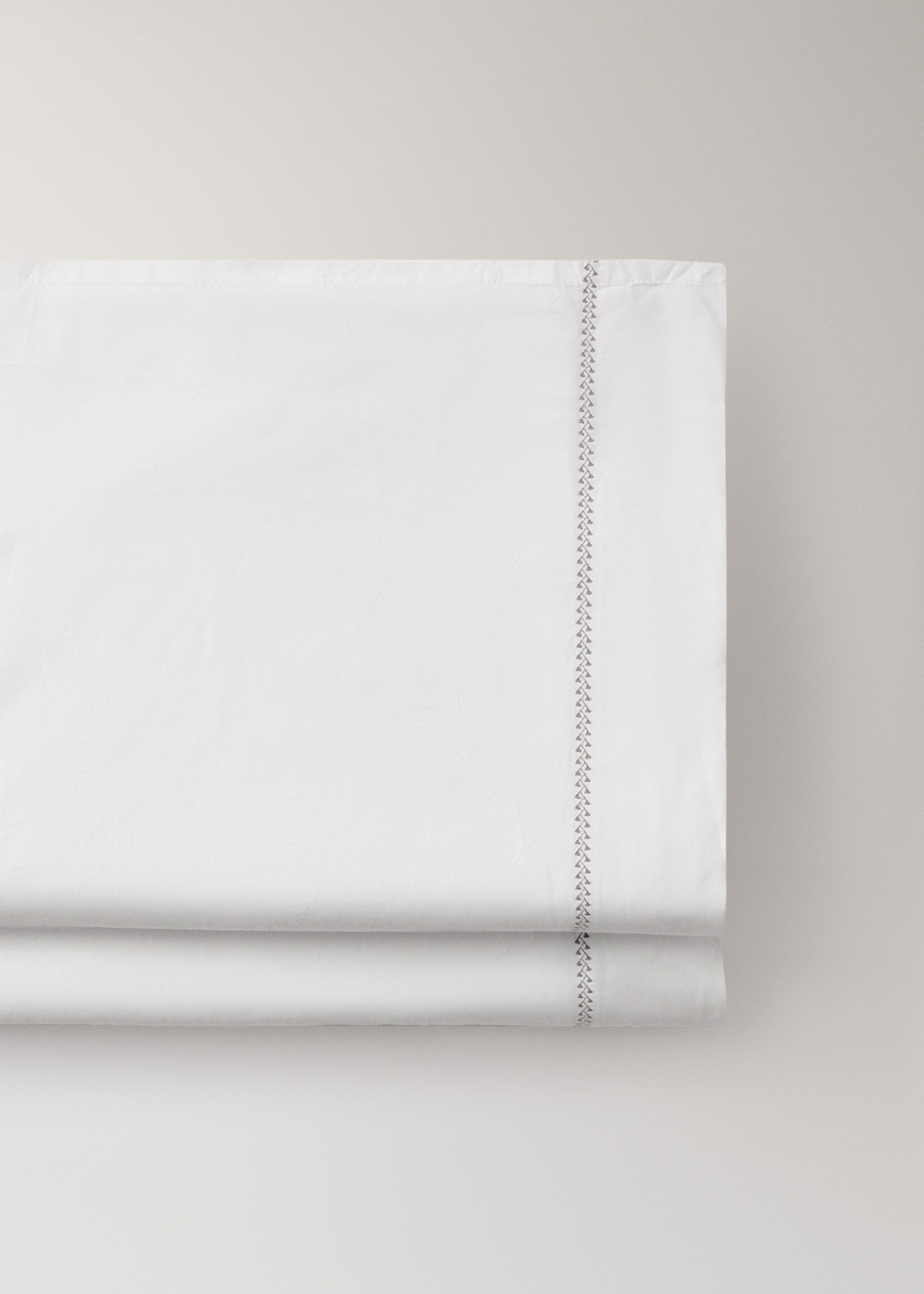Washed cotton percale flat sheet with zigzag stitching for a 150 cm bed - Details of the article 2, Off White. Ref: 17041527-00.