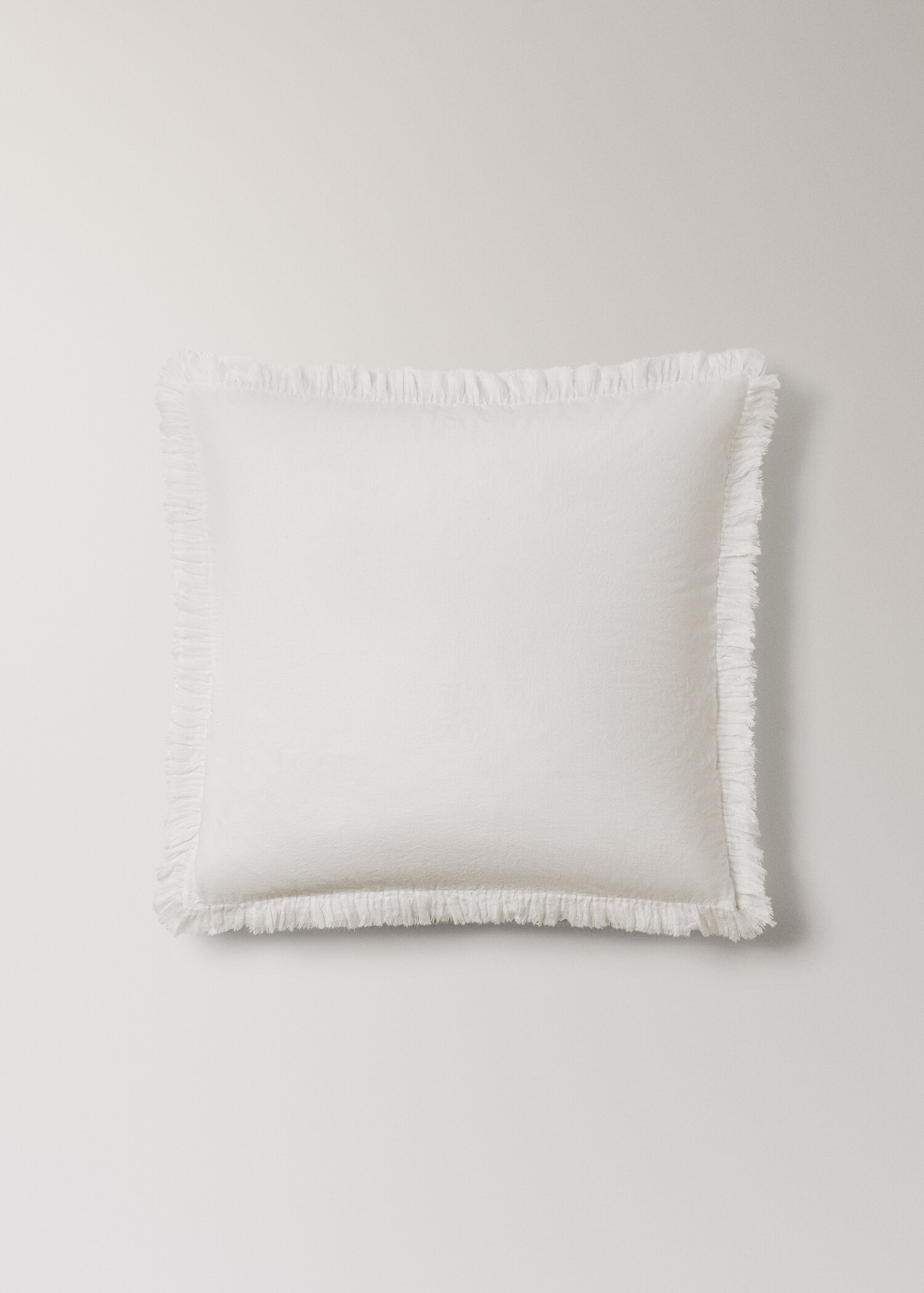 Zwei Kissenbezüge aus Baumwollperkal mit Volant aus Gaze 60x60 cm - Artikel ohne Model