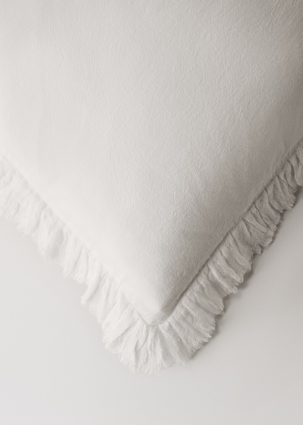 Two percale cotton pillowcases with gauze ruffle 60x60 cm