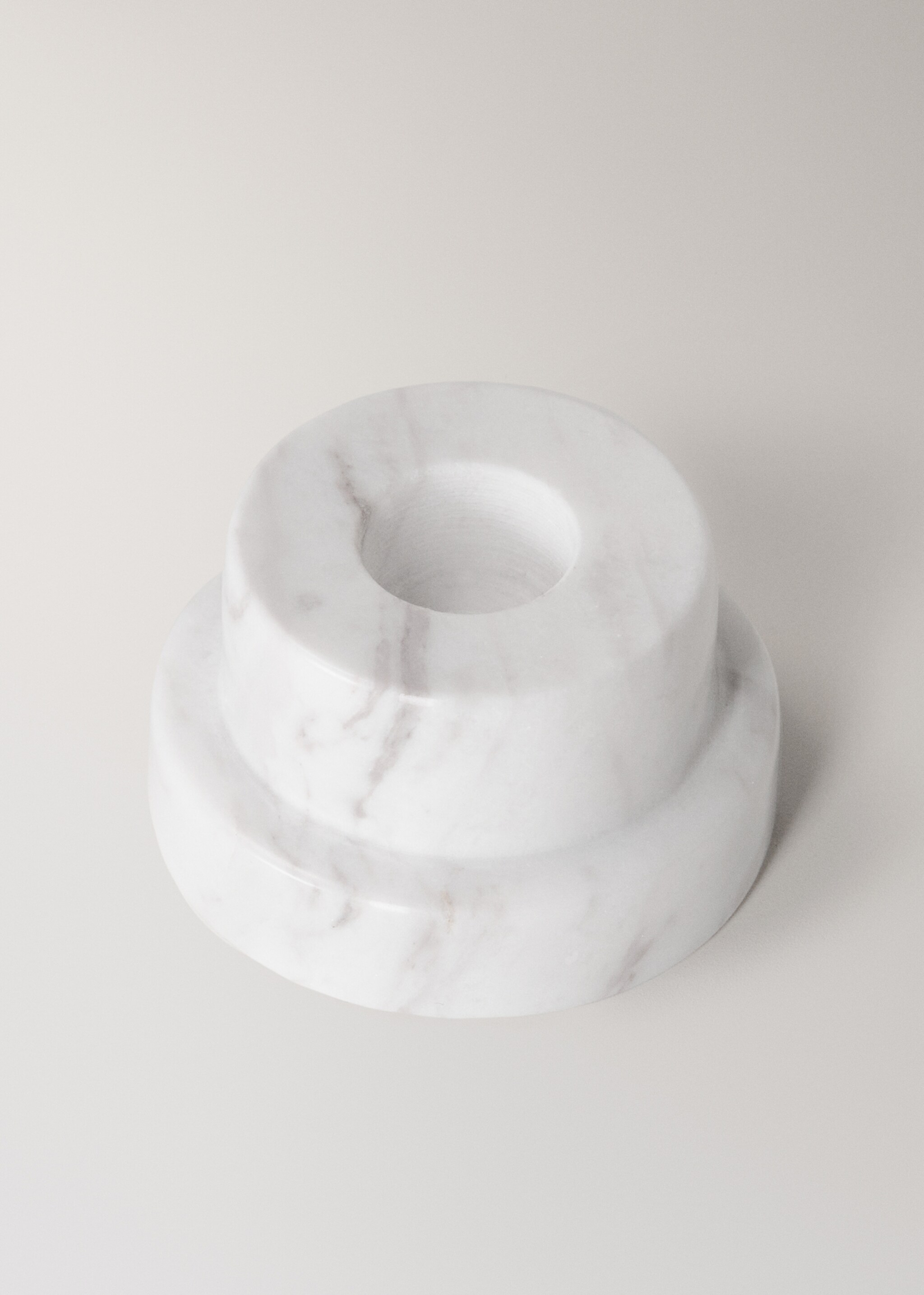 Reversible marble low candleholder - Details of the article 1, White. Ref: 17041531-00.